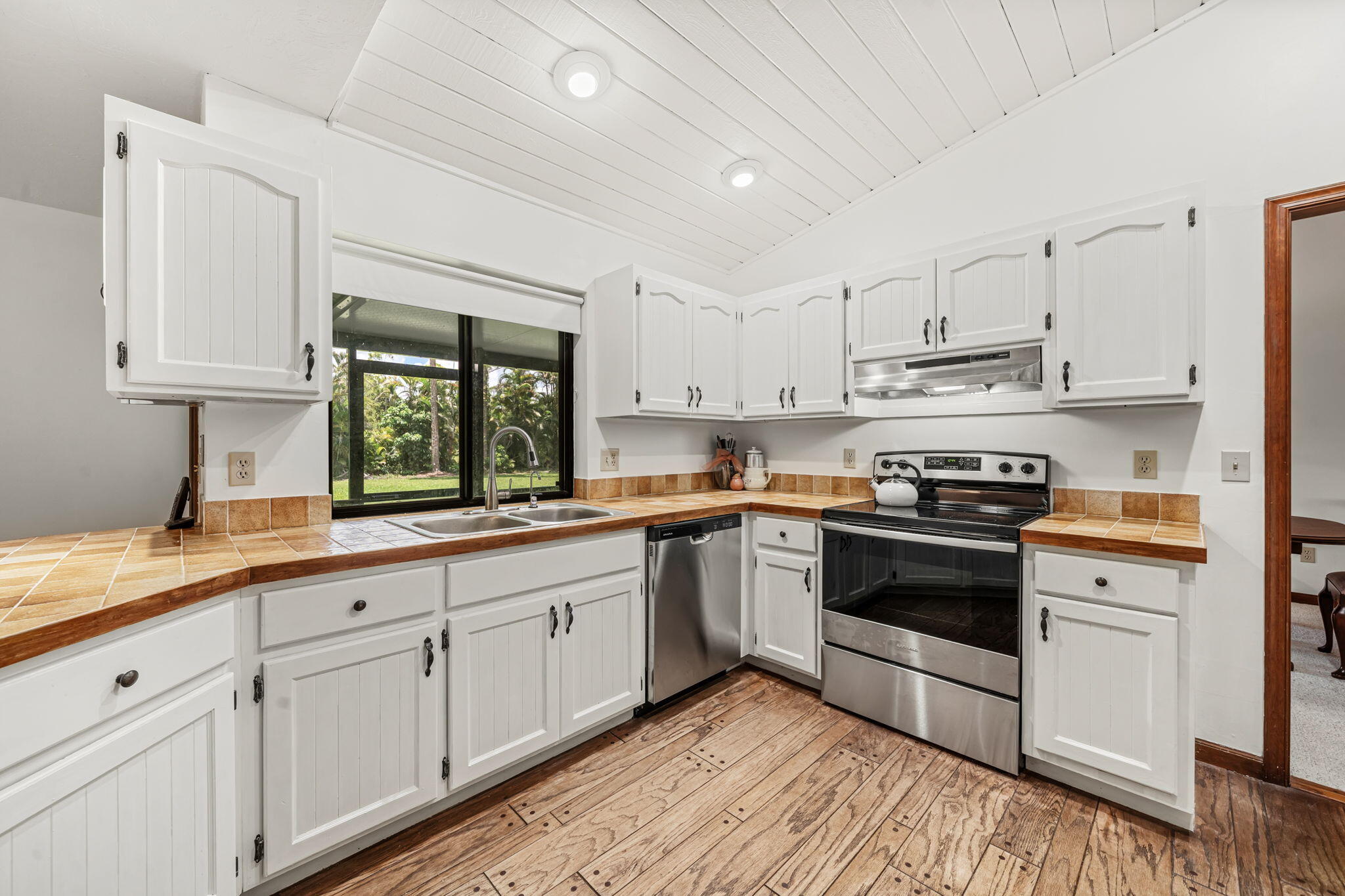 13132 56th Place N Property Photo 3