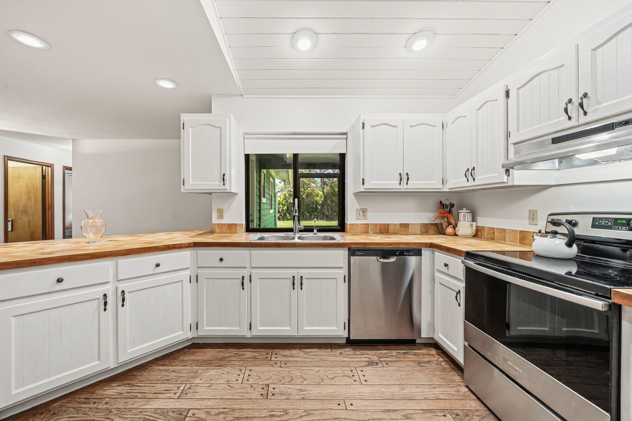 13132 56th Place N Property Photo 5