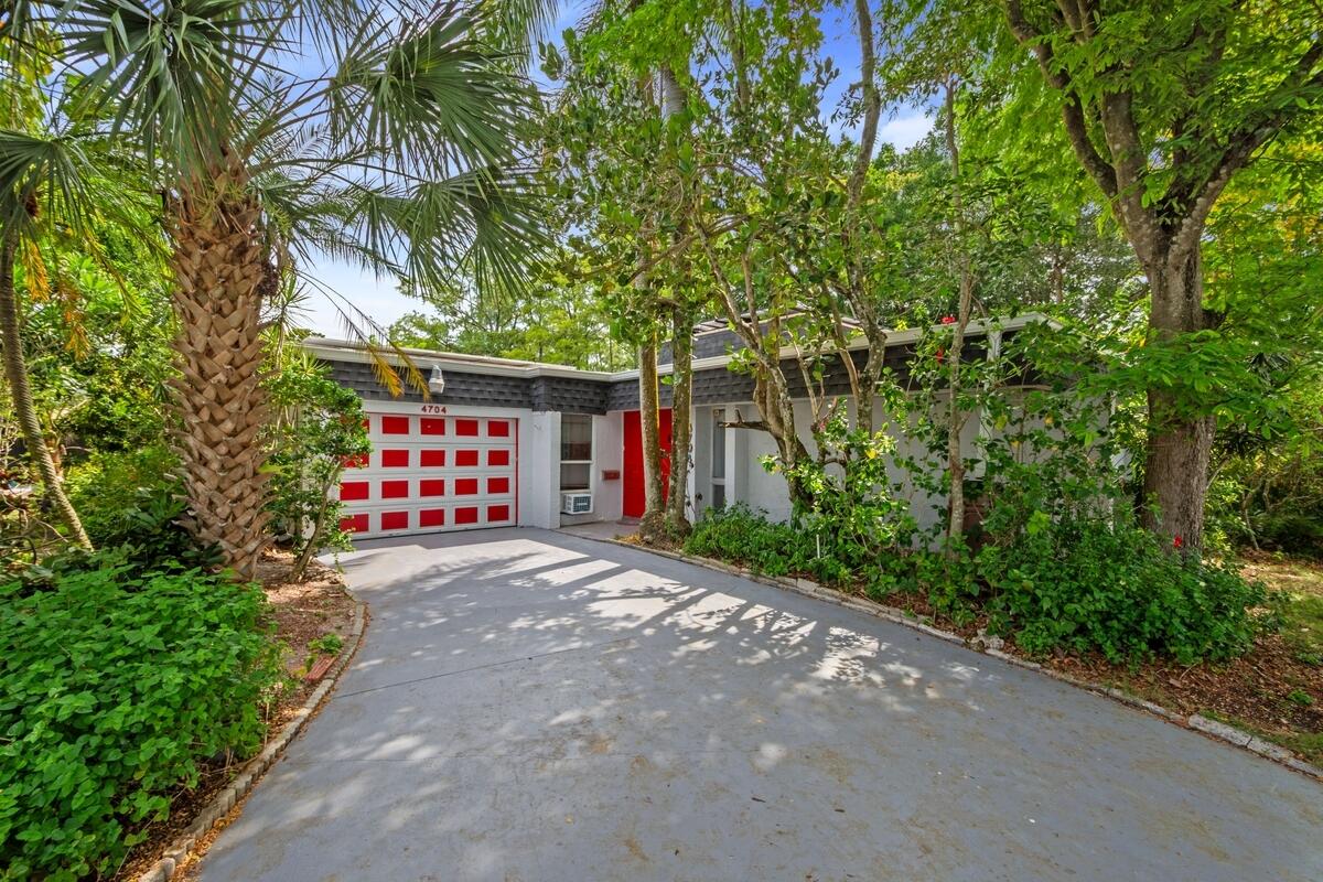 4704 Queen Palm Lane Property Photo 1