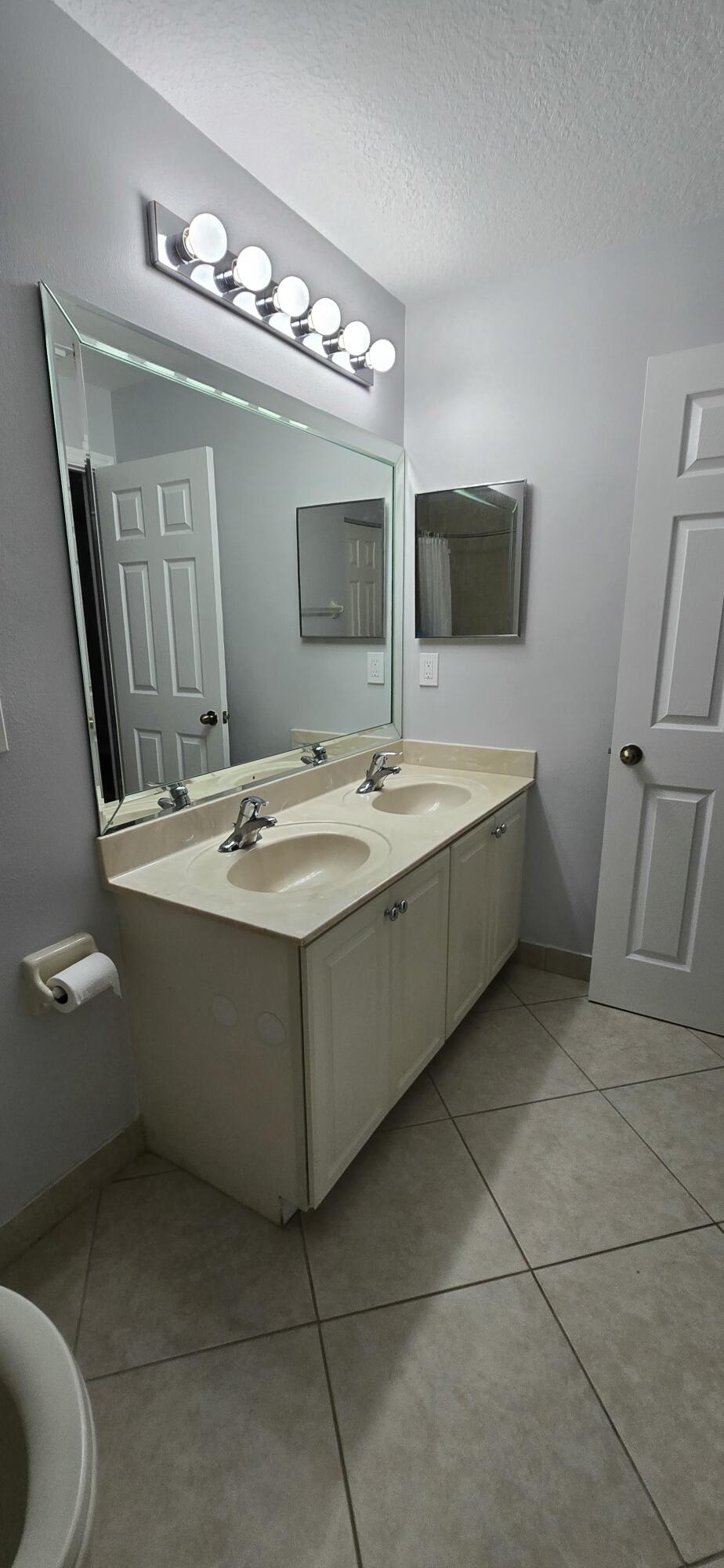 5357 Se Jennings Lane Property Photo 6