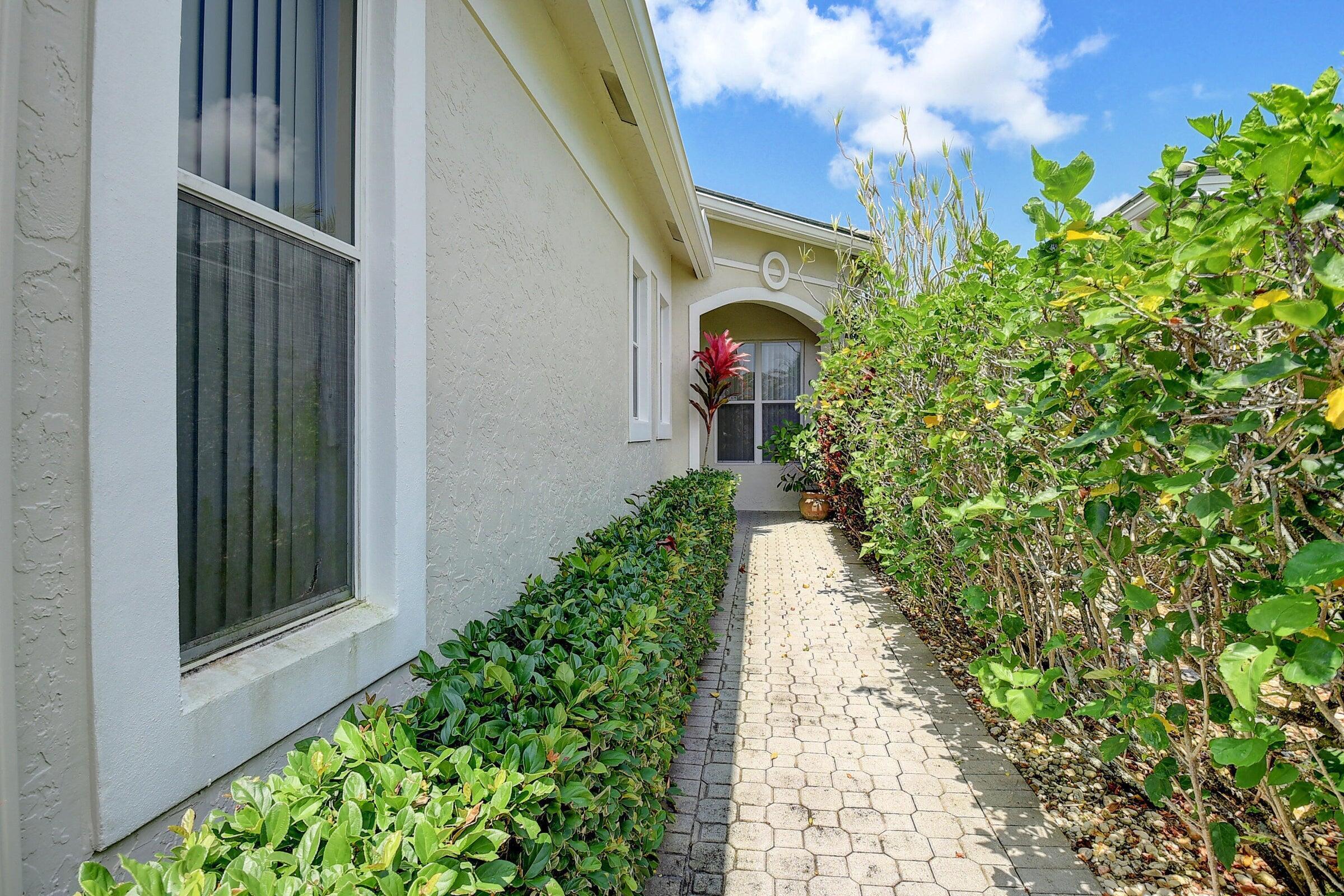 7725 Rockford Road Property Photo 2