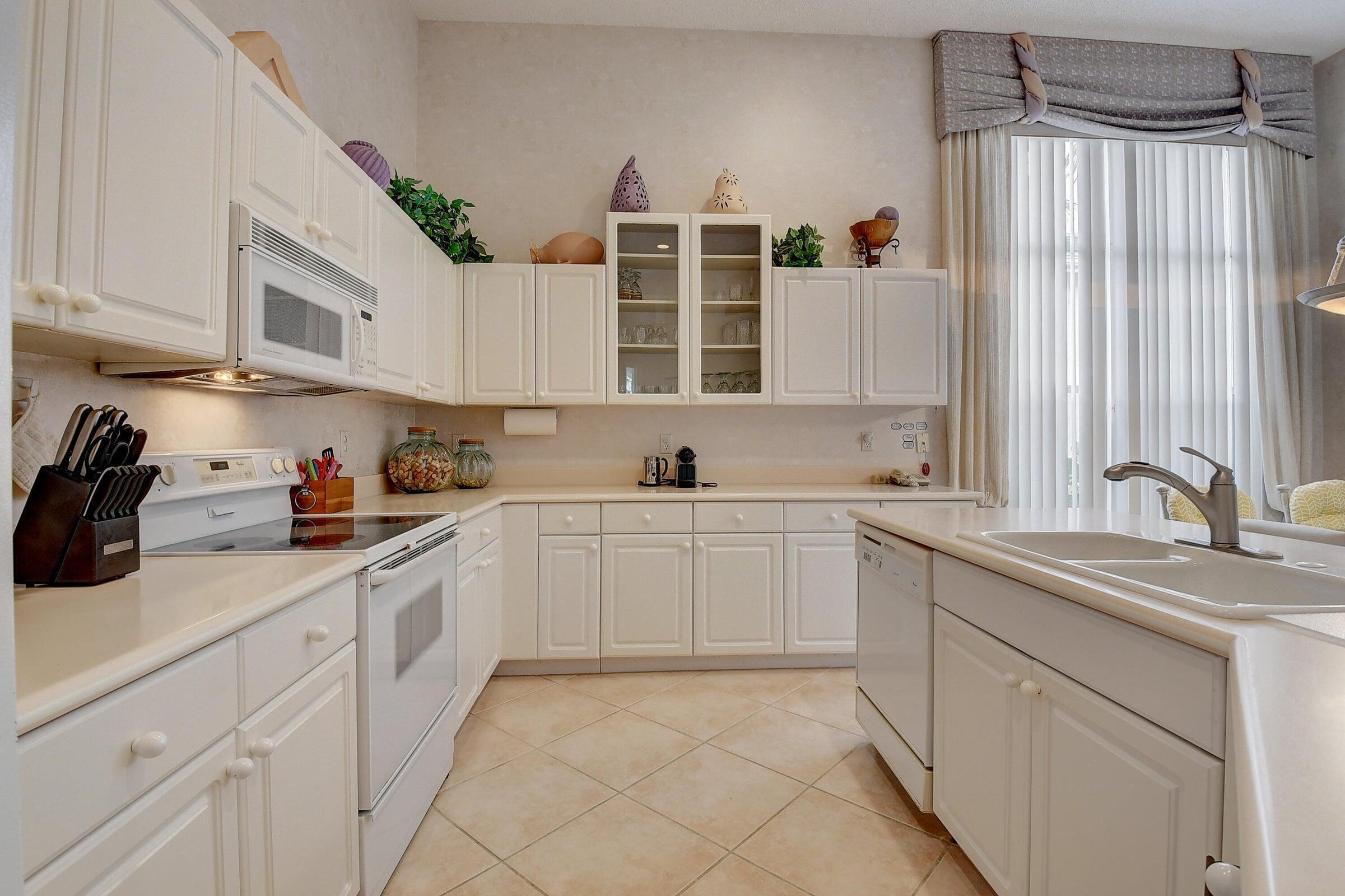 7725 Rockford Road Property Photo 11