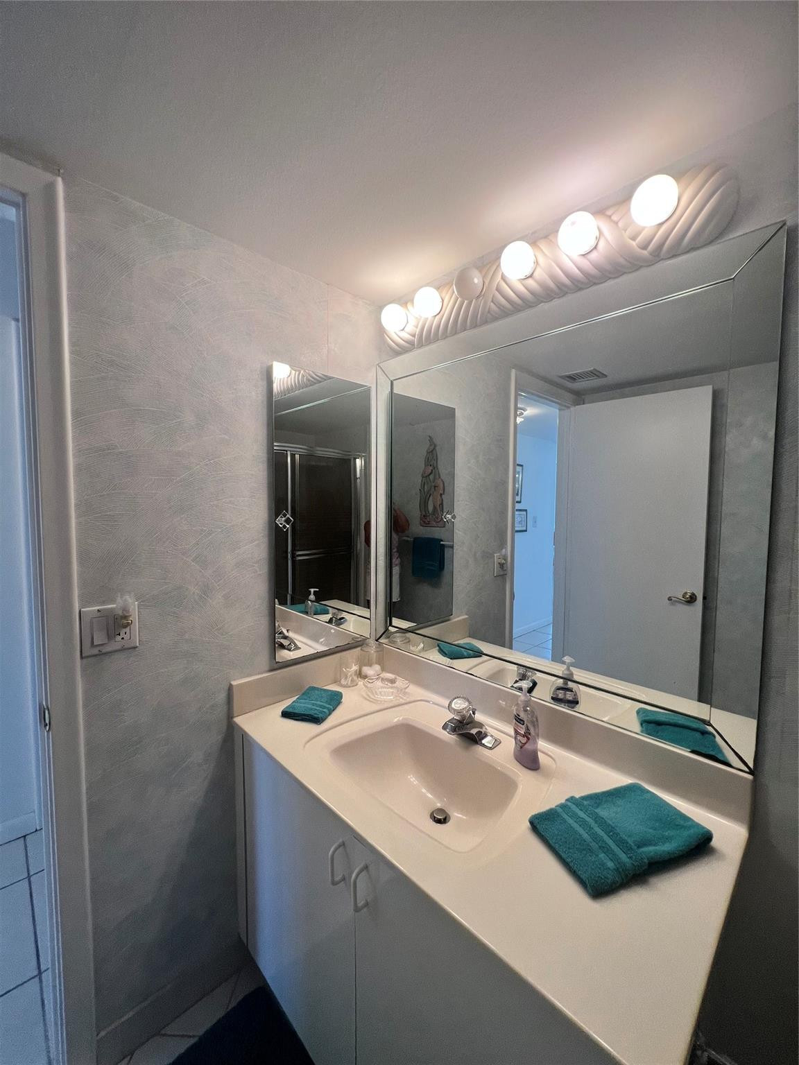 101 Briny Avenue 811 Property Photo 14