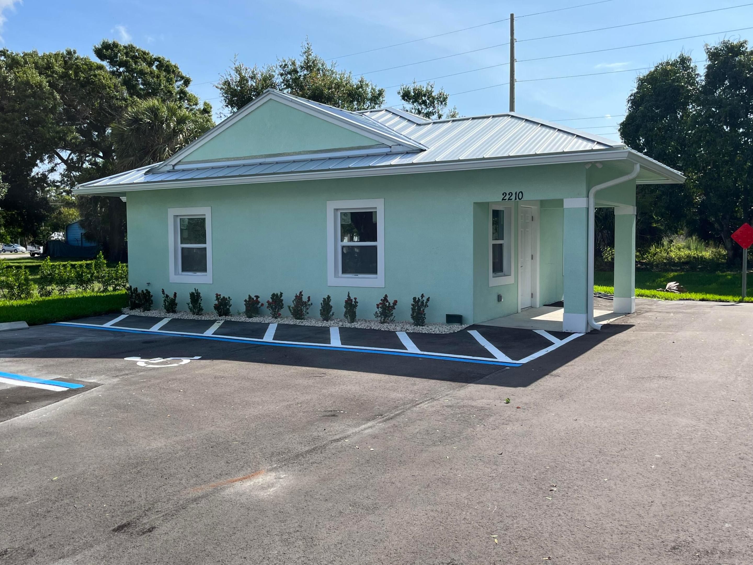 2210 S 40th Street Property Photo 1