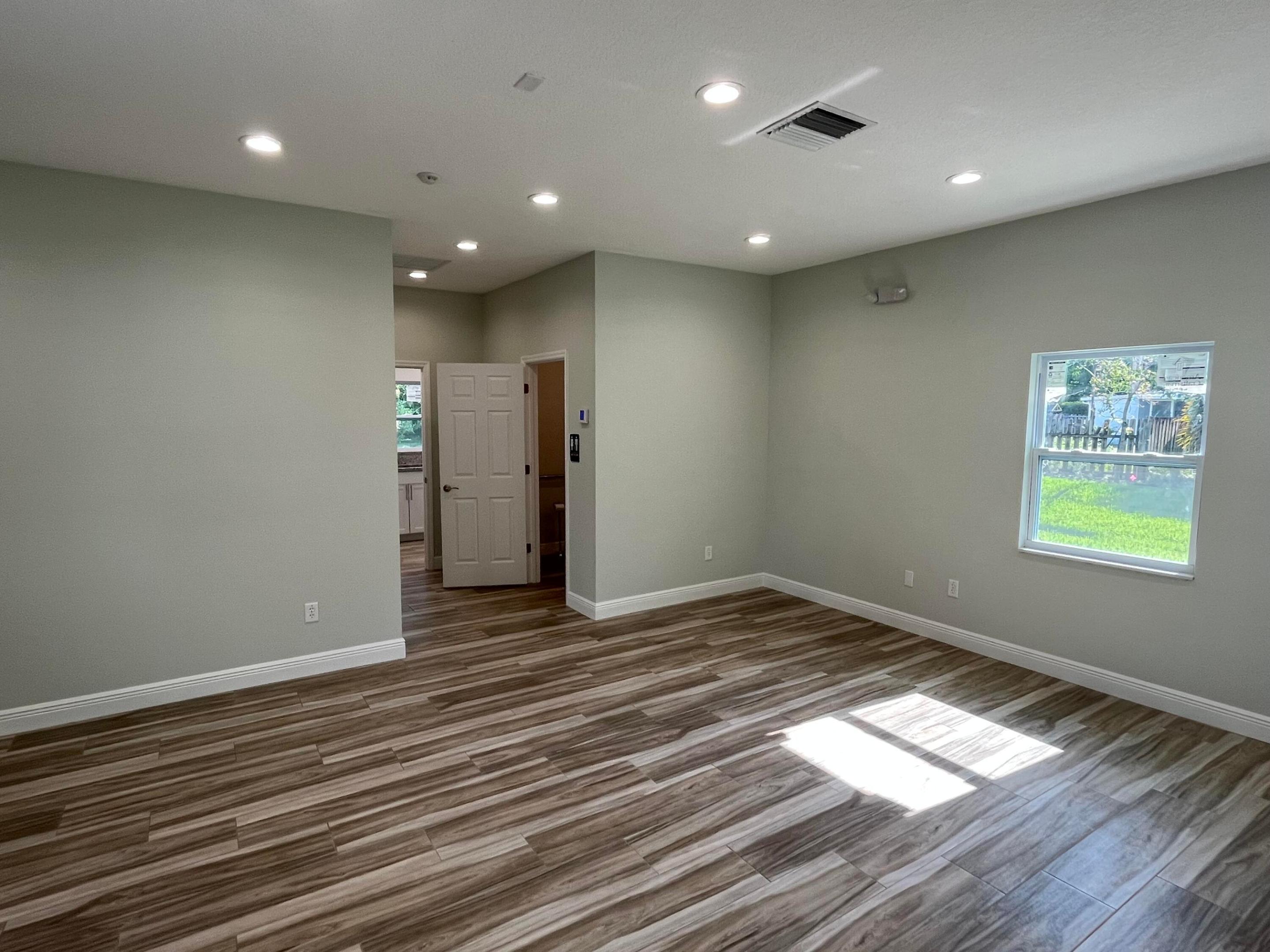 2210 S 40th Street Property Photo 5