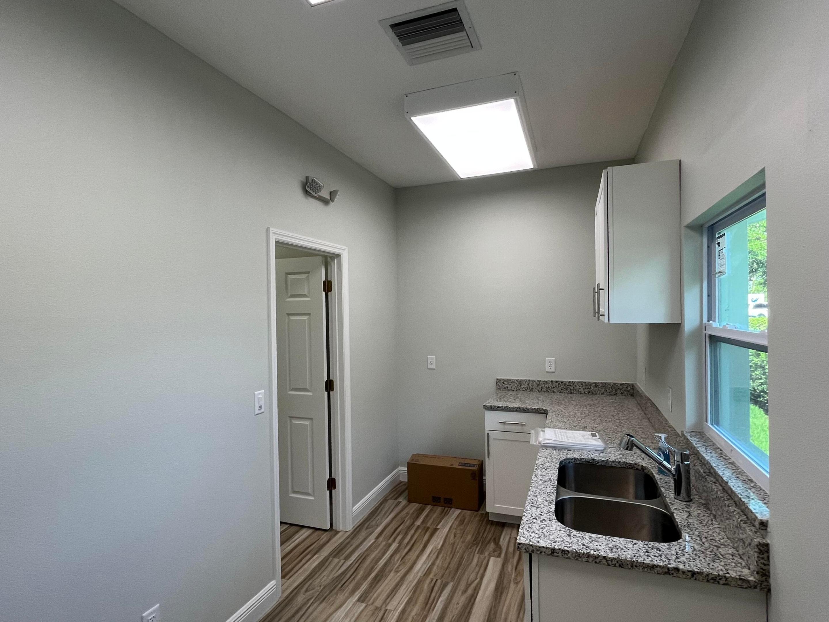 2210 S 40th Street Property Photo 6