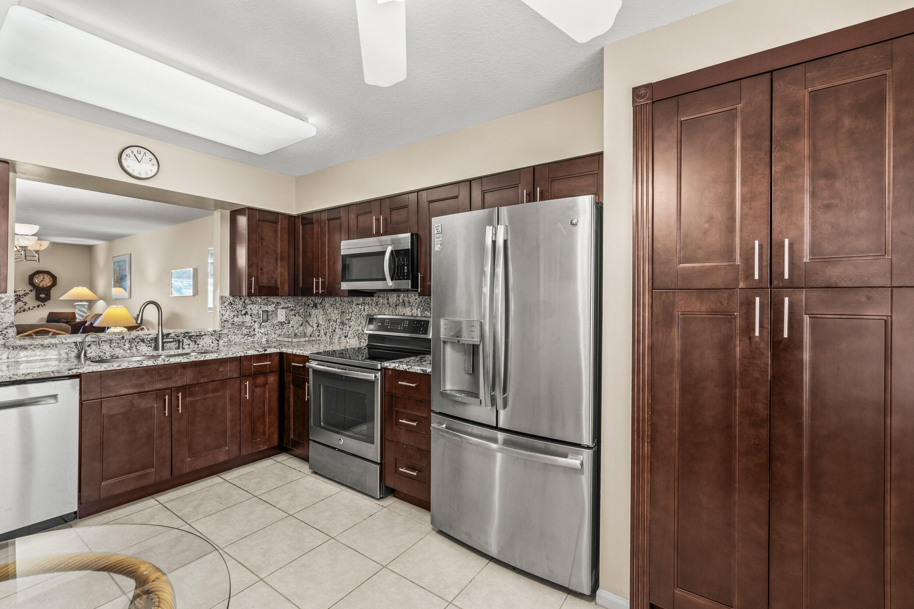 12560 Majesty Circle 401 Property Photo 5