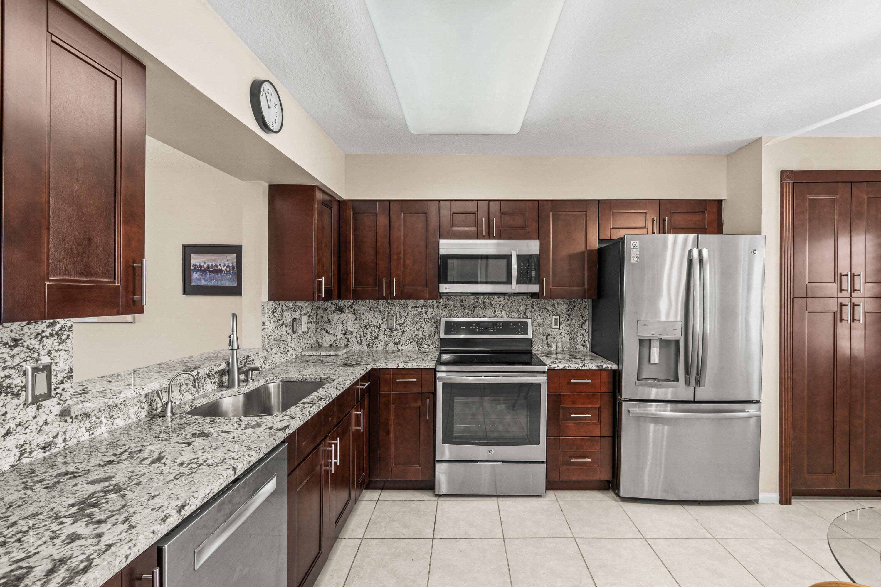 12560 Majesty Circle 401 Property Photo 6