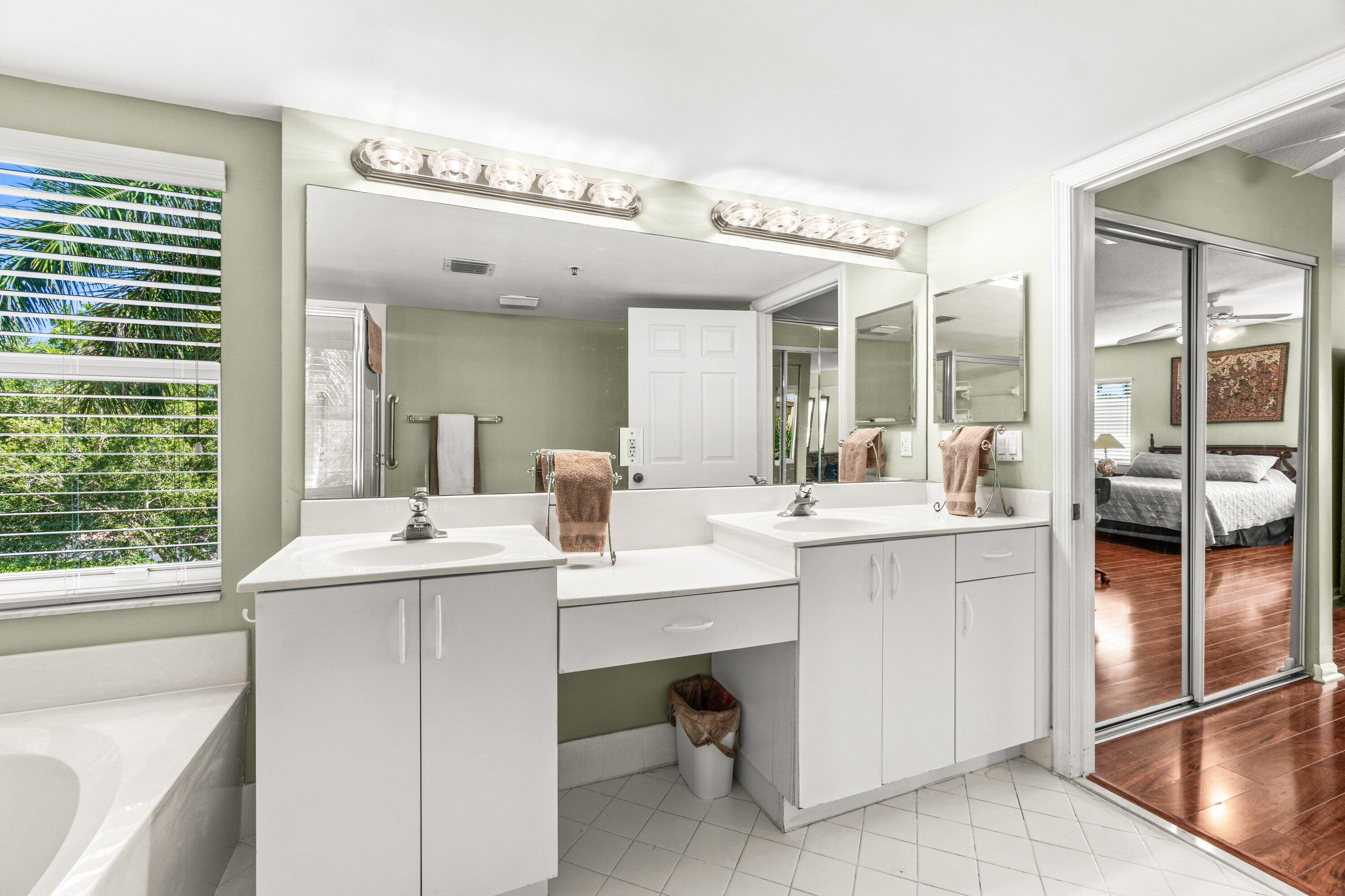 12560 Majesty Circle 401 Property Photo 32