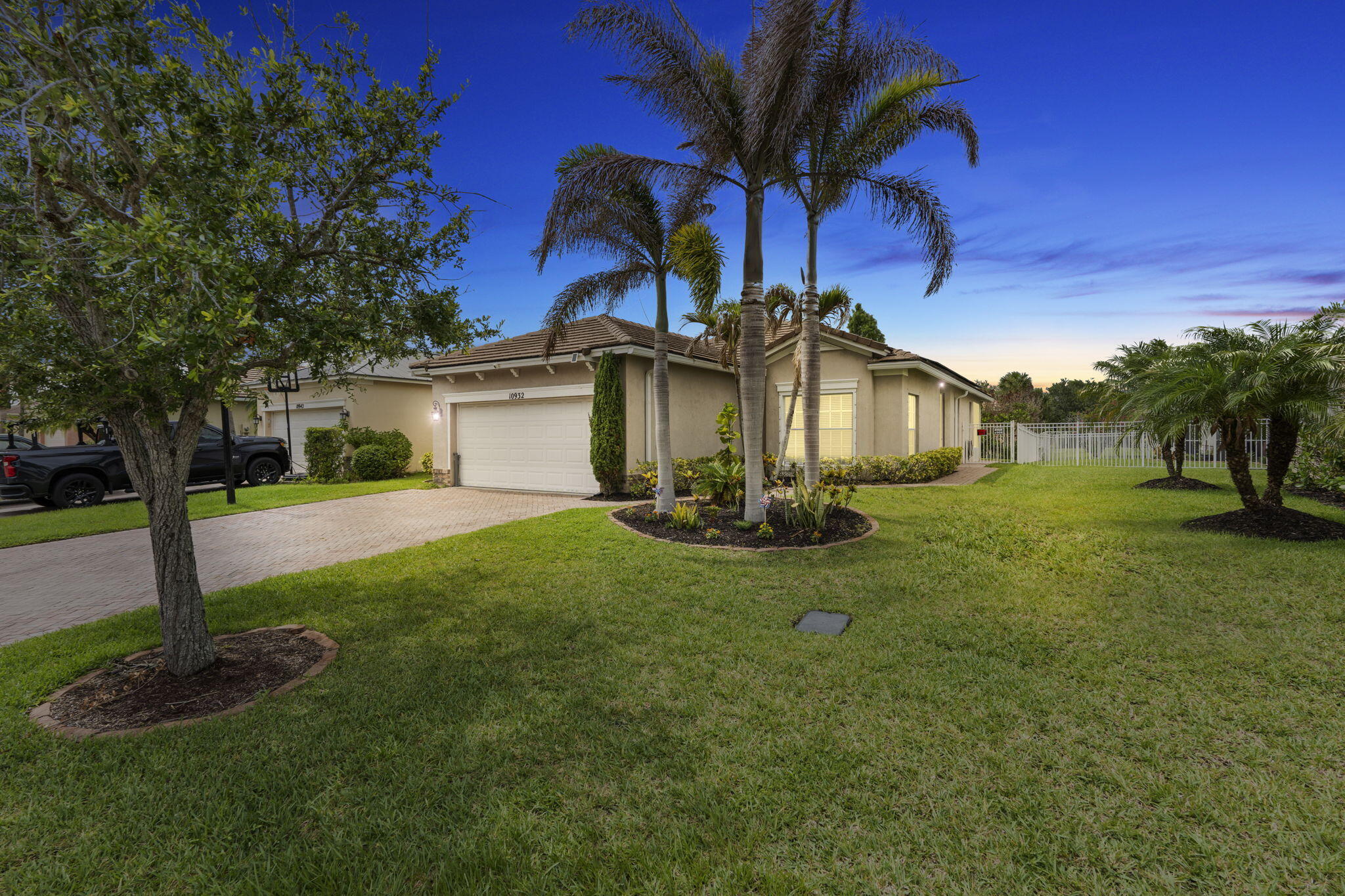 10932 SW Dunhill Court Property Photo 1