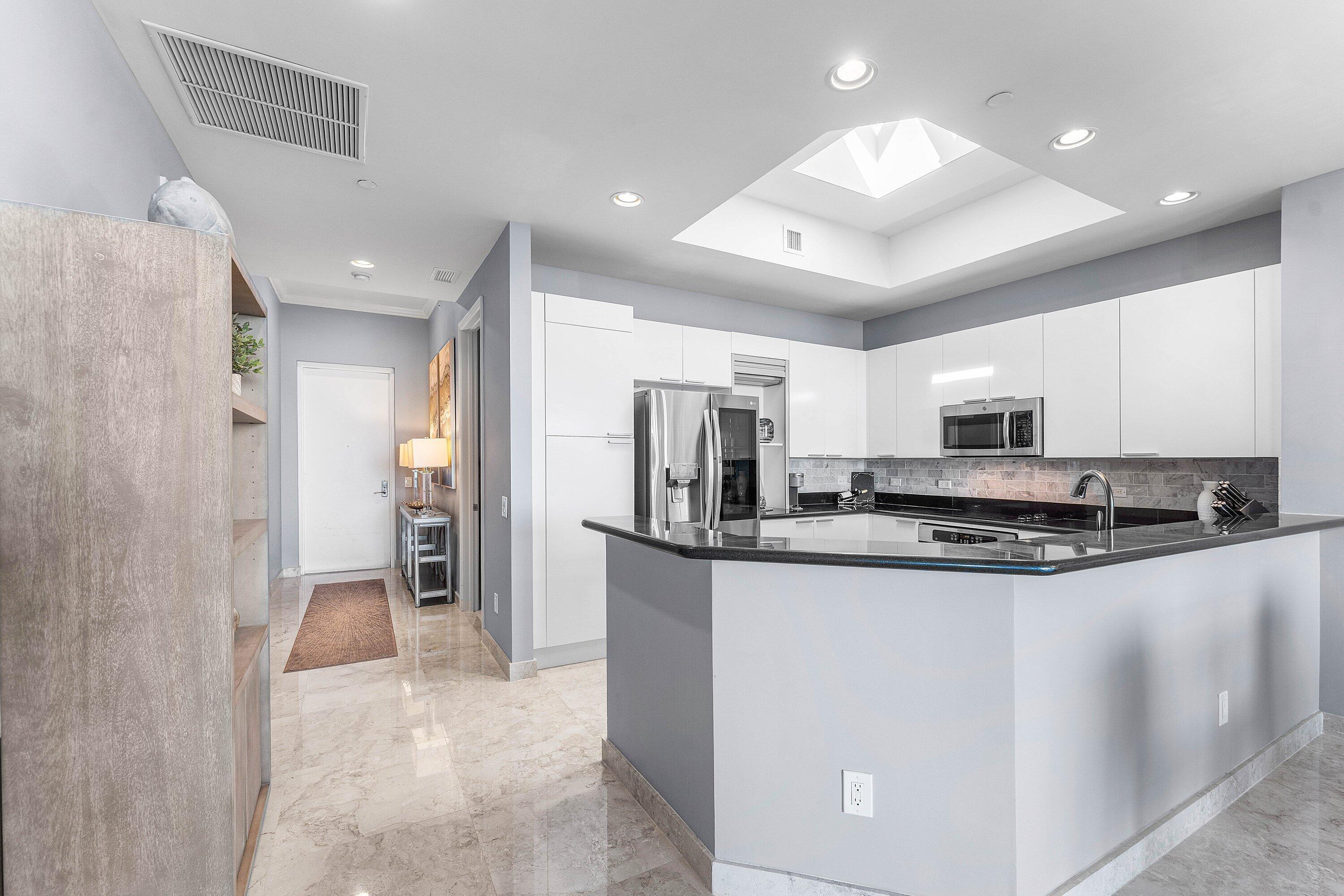 2640 Lake Shore Drive 2215 Property Photo 10