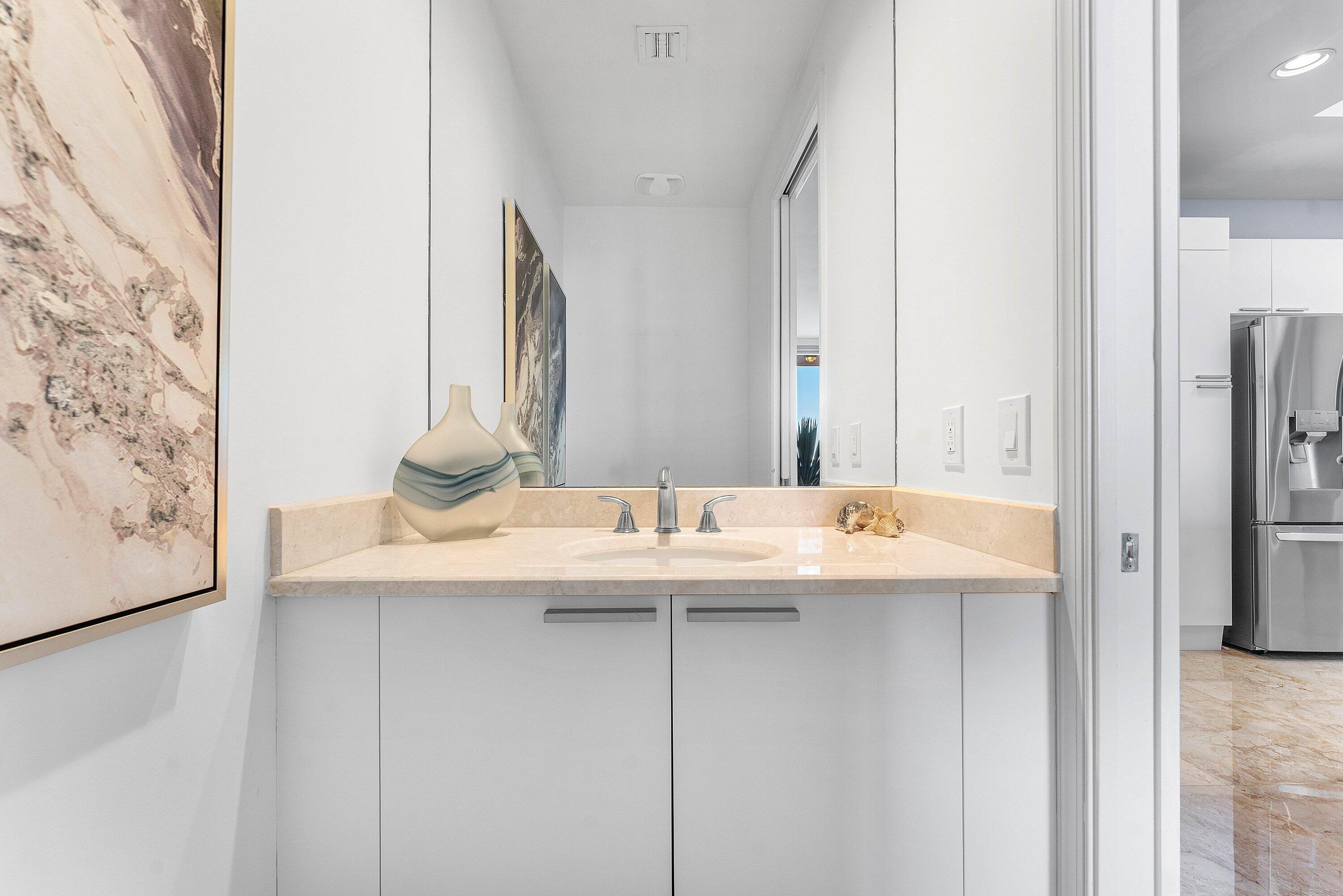 2640 Lake Shore Drive 2215 Property Photo 14