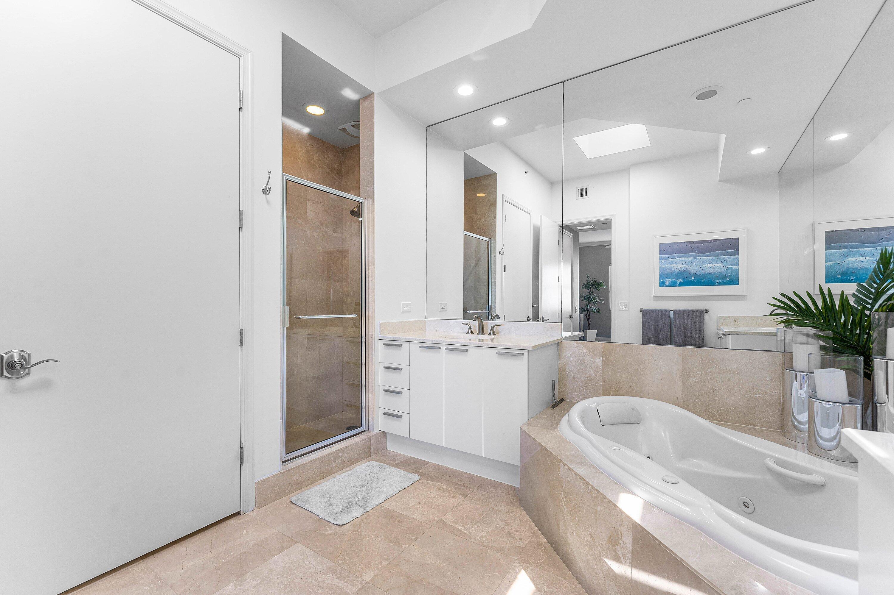 2640 Lake Shore Drive 2215 Property Photo 19