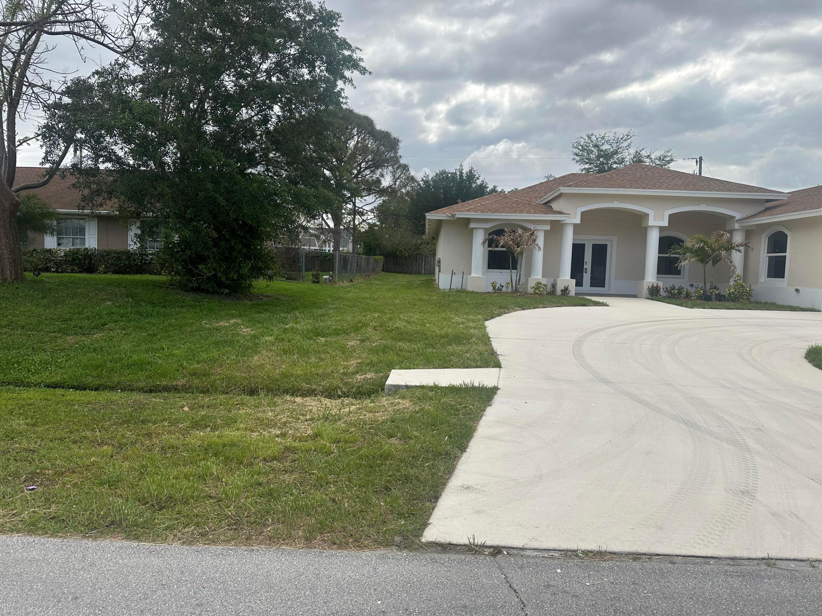 1908 Sw Americana Street Property Photo 1