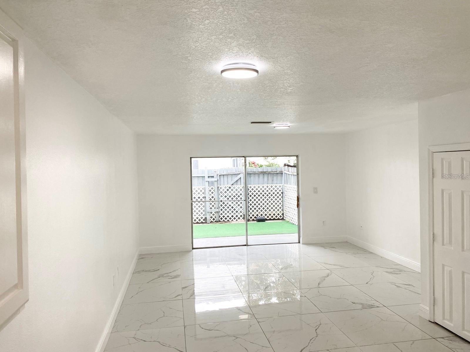 1820 Amberly Avenue T-10 Property Photo 6