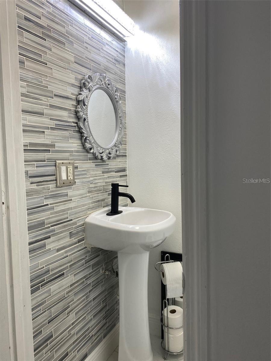 1820 Amberly Avenue T-10 Property Photo 7