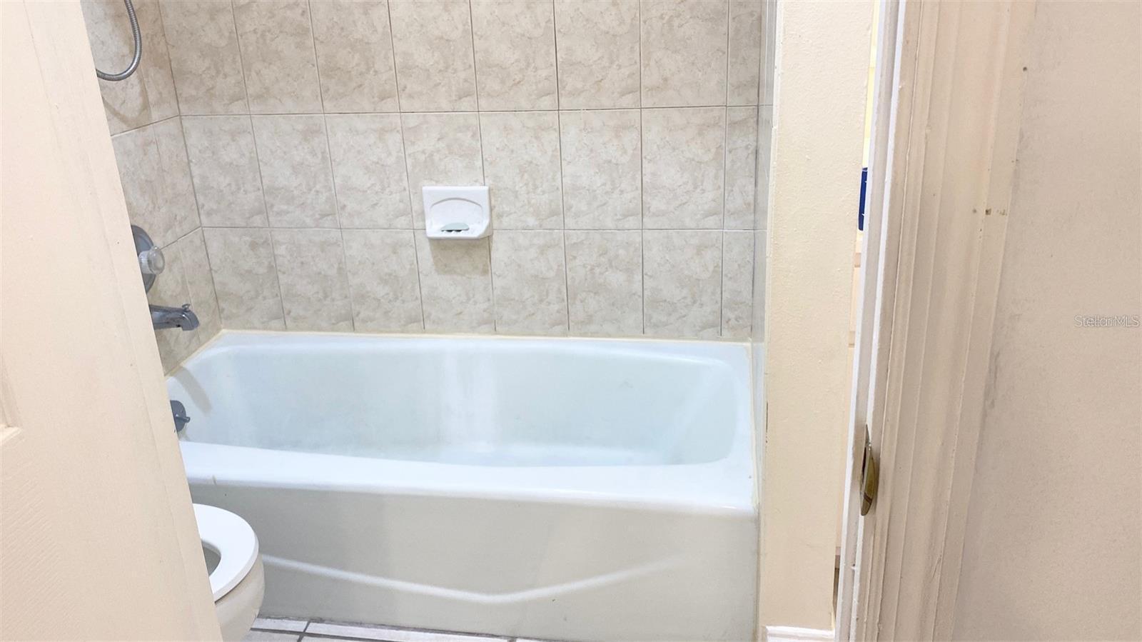 1820 Amberly Avenue T-10 Property Photo 8