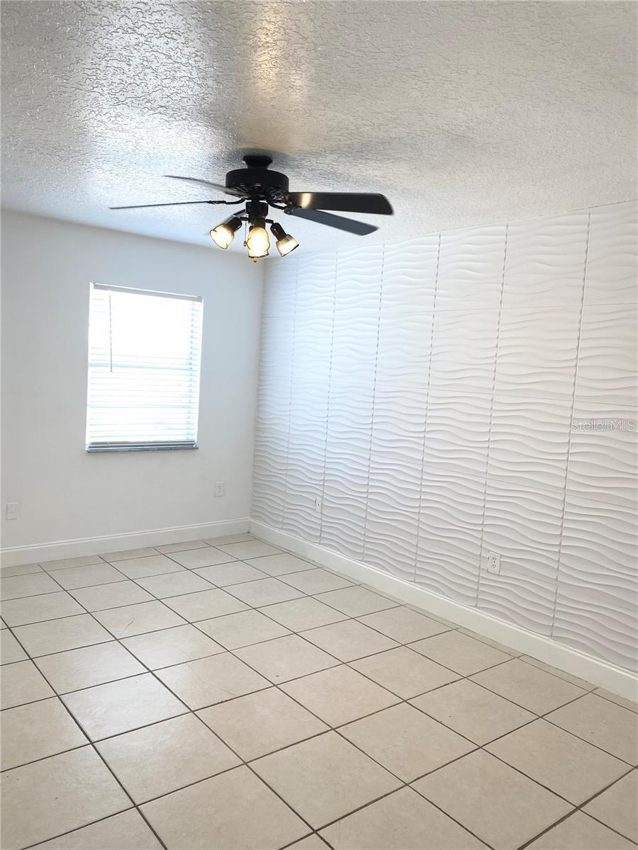1820 Amberly Avenue T-10 Property Photo 9