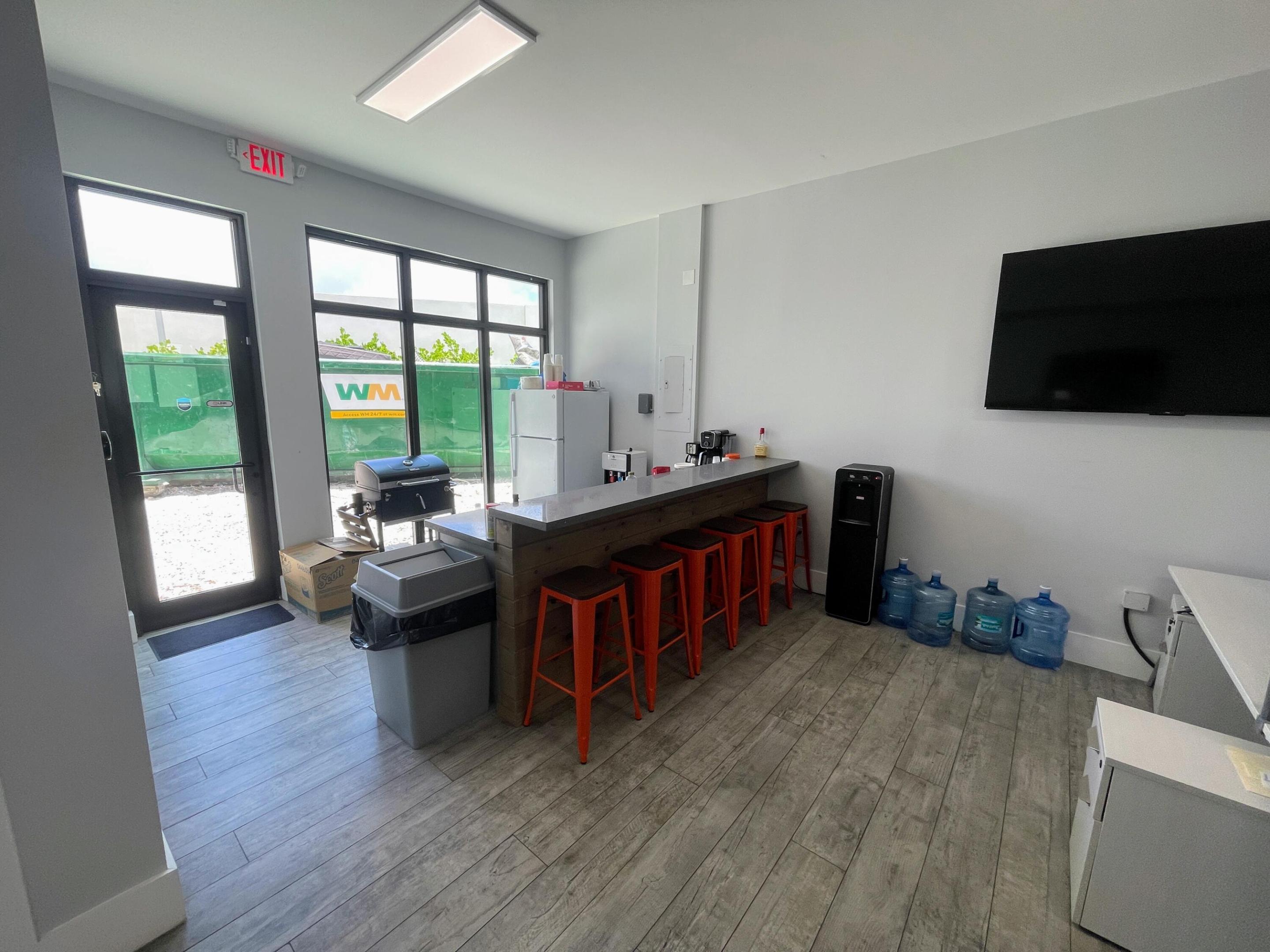643 N Andrews Avenue Property Photo 17