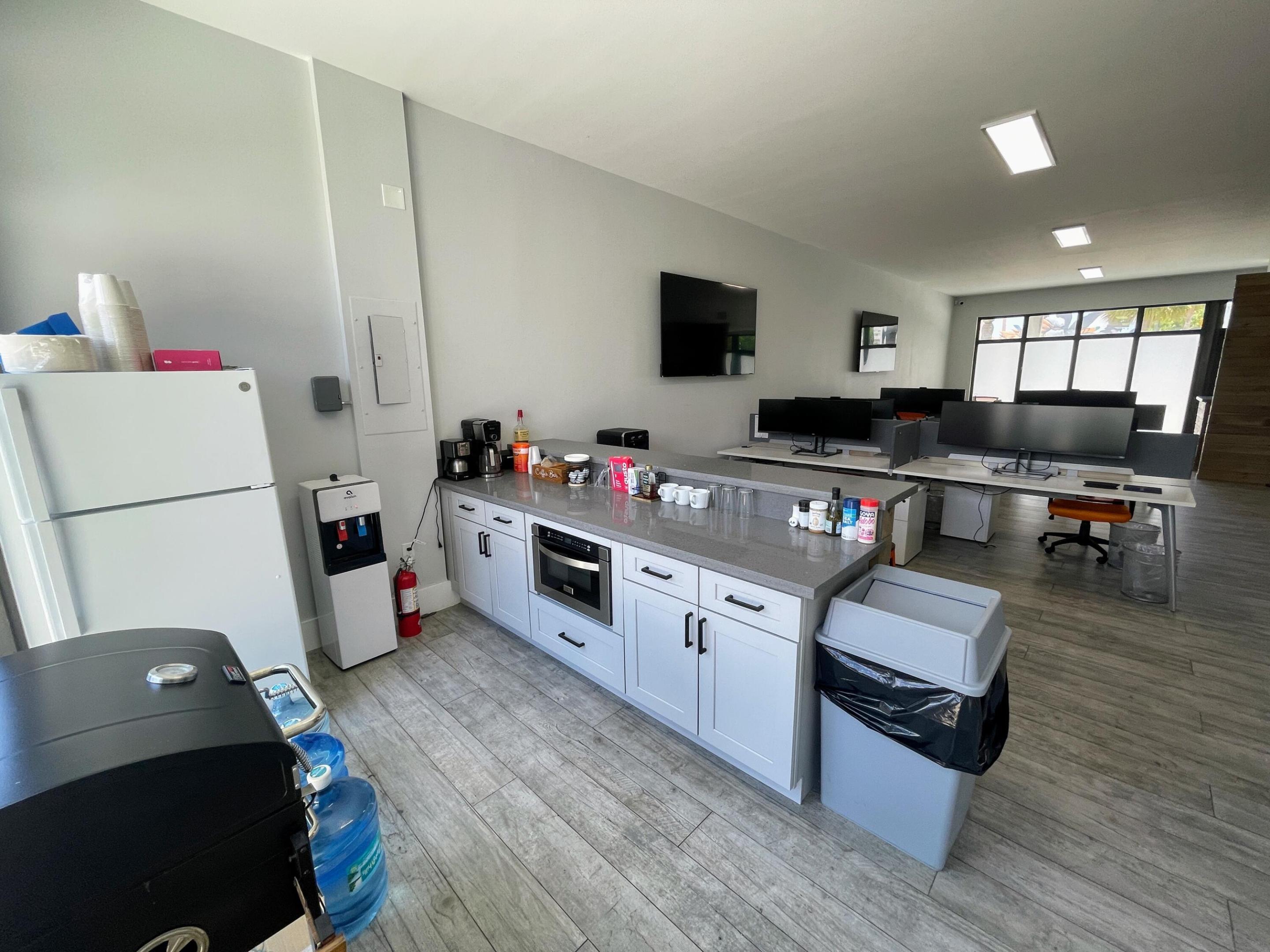 643 N Andrews Avenue Property Photo 18