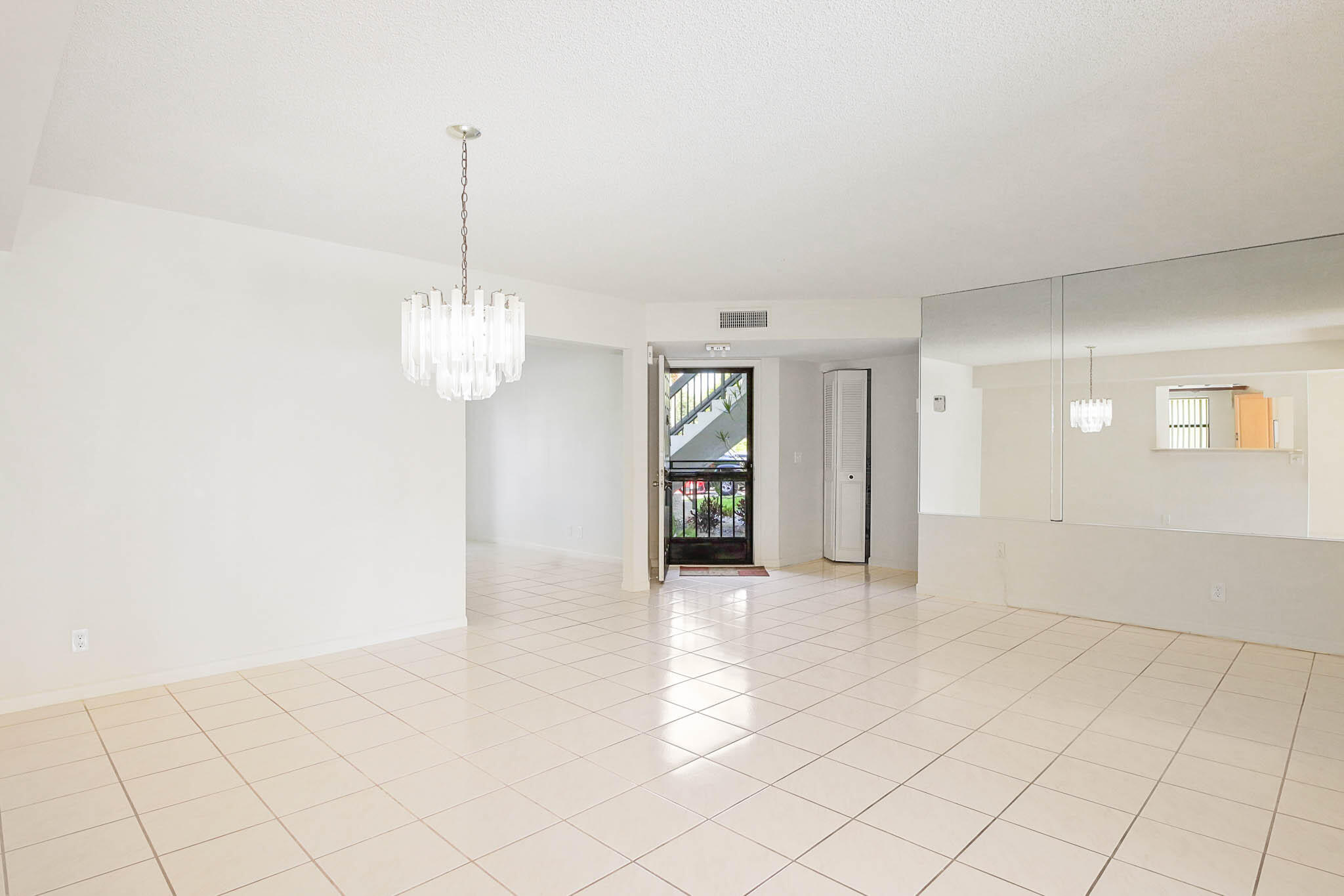 3367 Perimeter Drive Property Photo 5