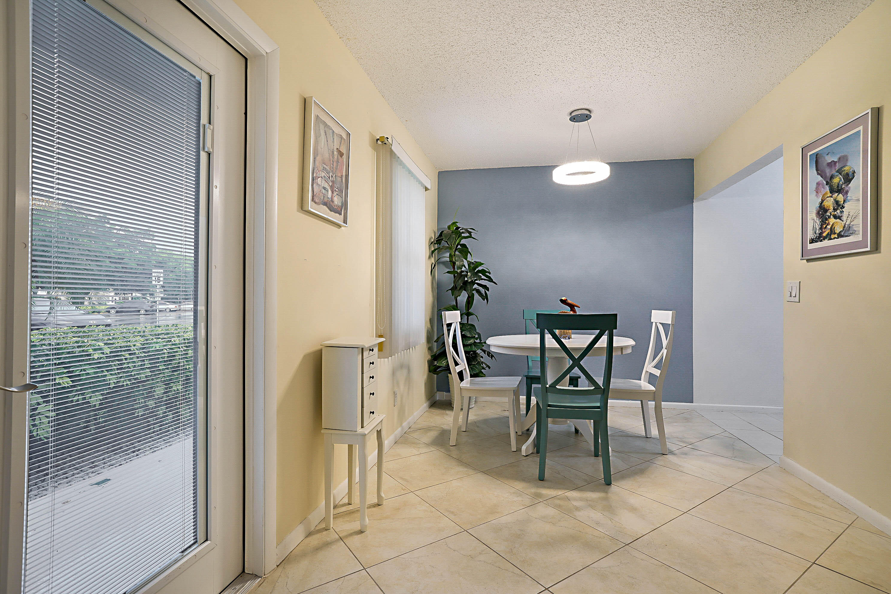 1023 Ellesmere B Property Photo 8