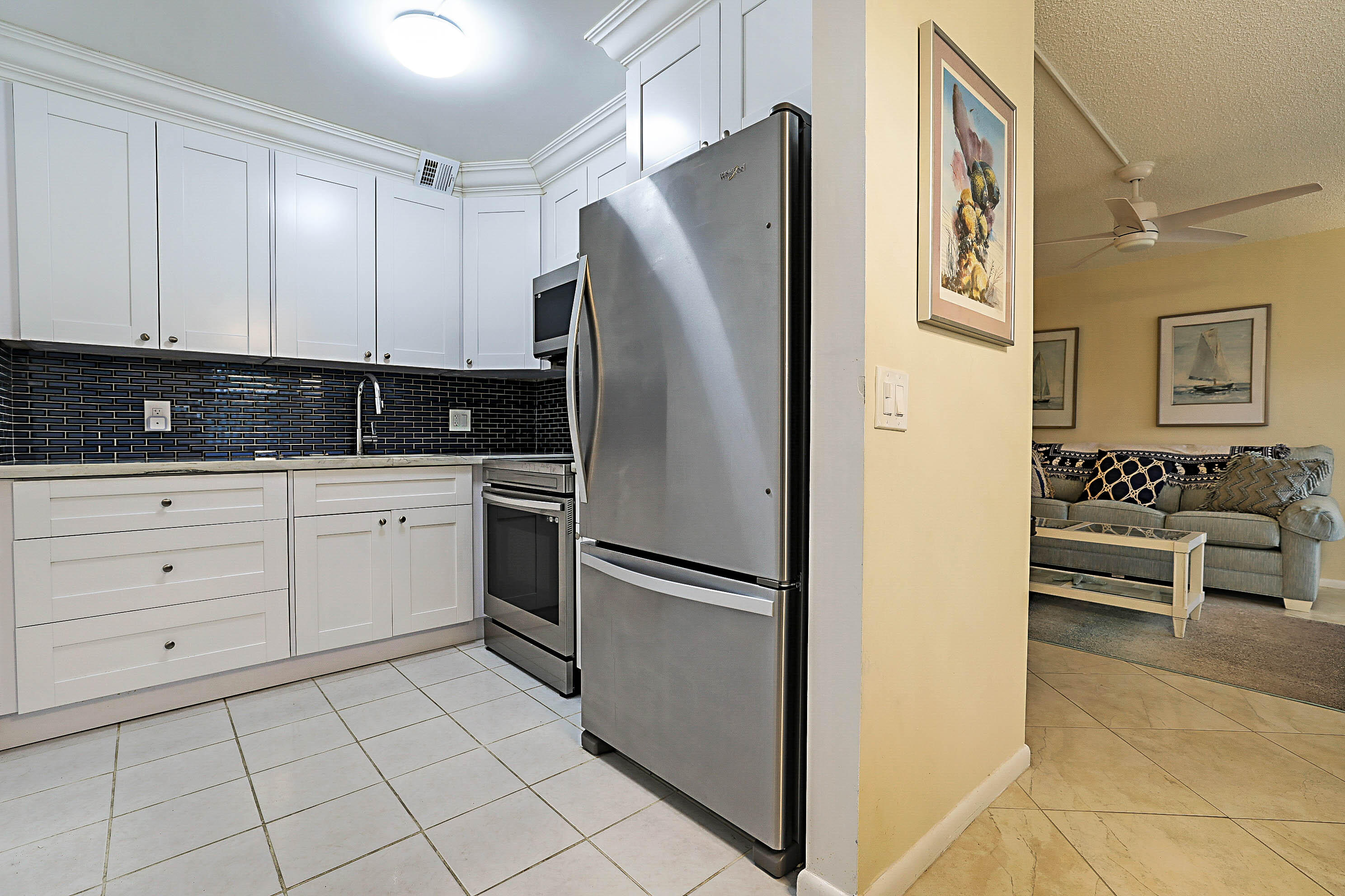 1023 Ellesmere B Property Photo 10