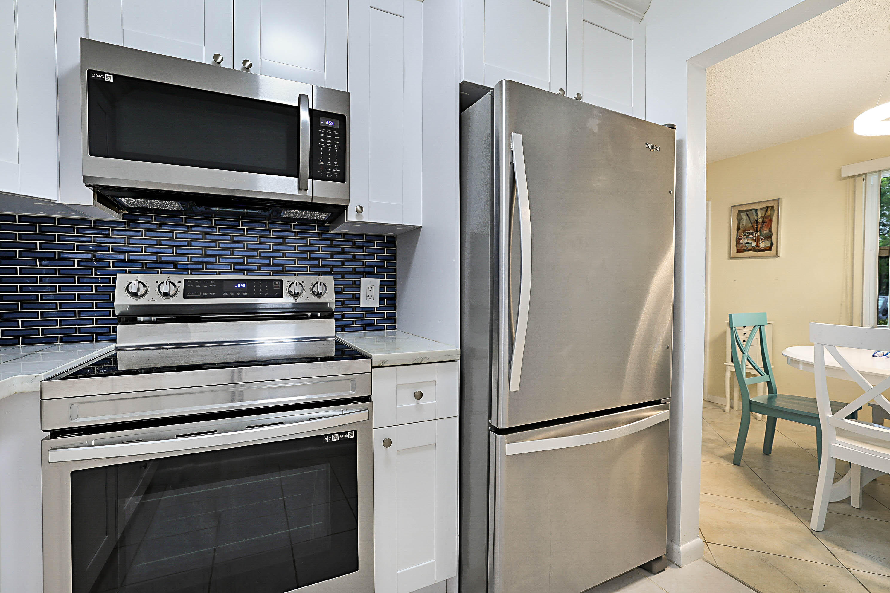 1023 Ellesmere B Property Photo 12