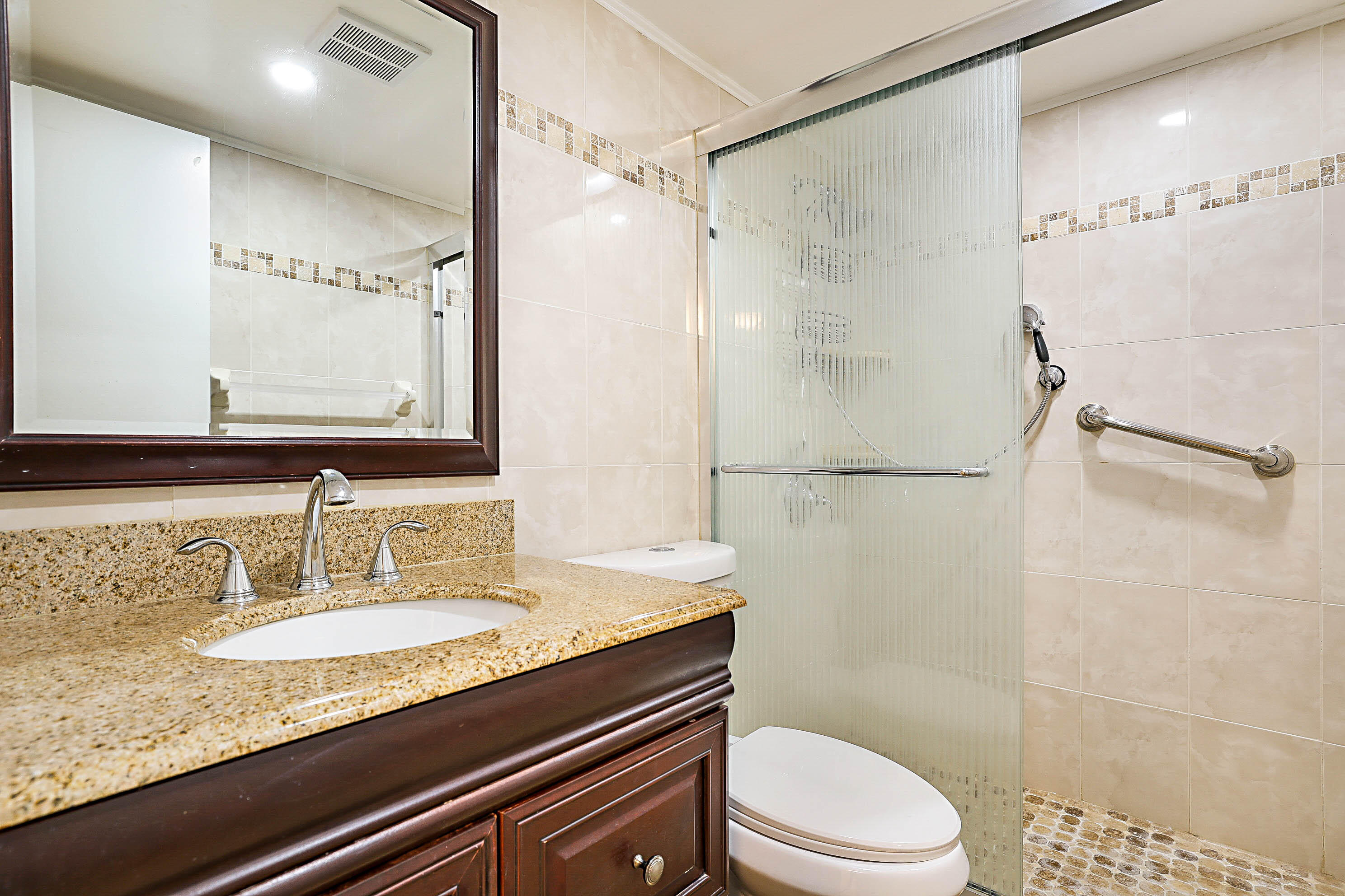 1023 Ellesmere B Property Photo 13