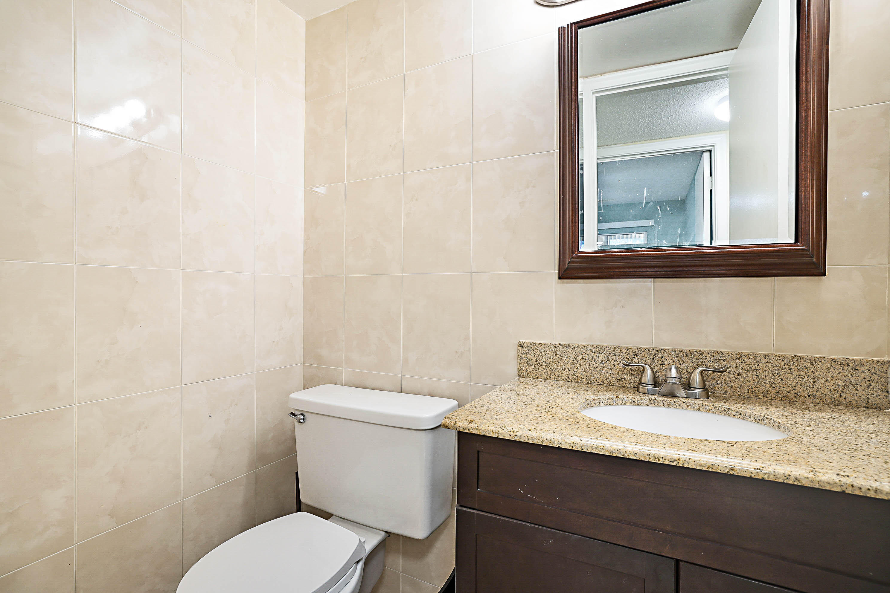 1023 Ellesmere B Property Photo 16