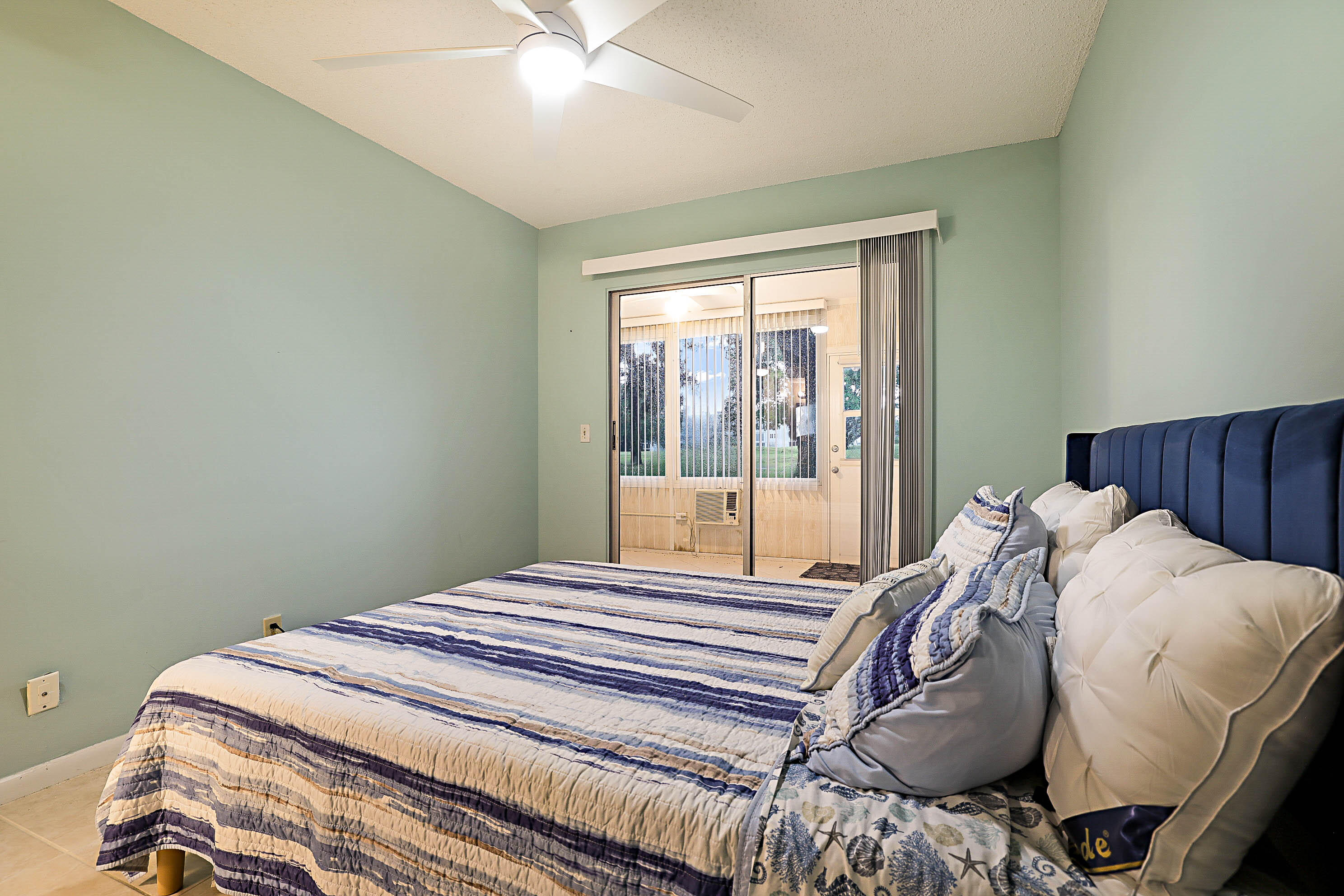 1023 Ellesmere B Property Photo 18