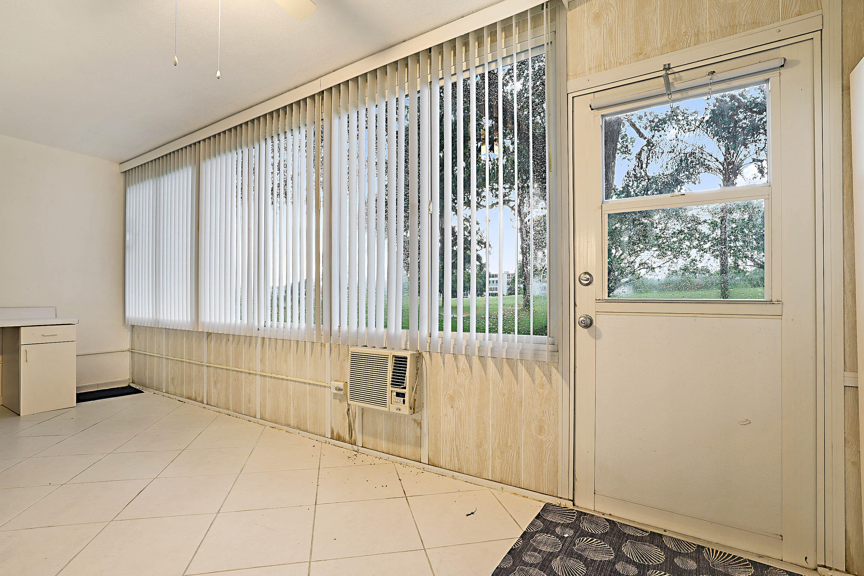 1023 Ellesmere B Property Photo 19