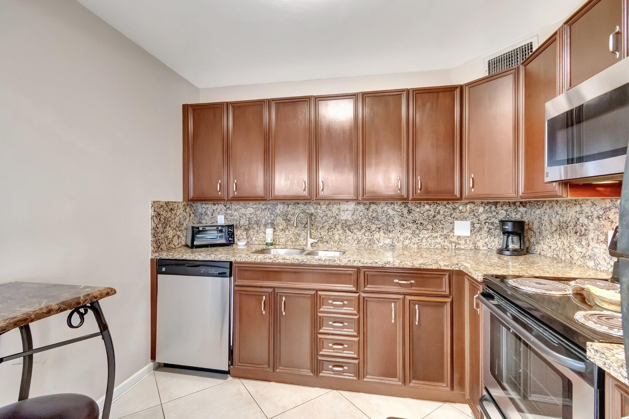 4049 Wolverton C Property Photo 18