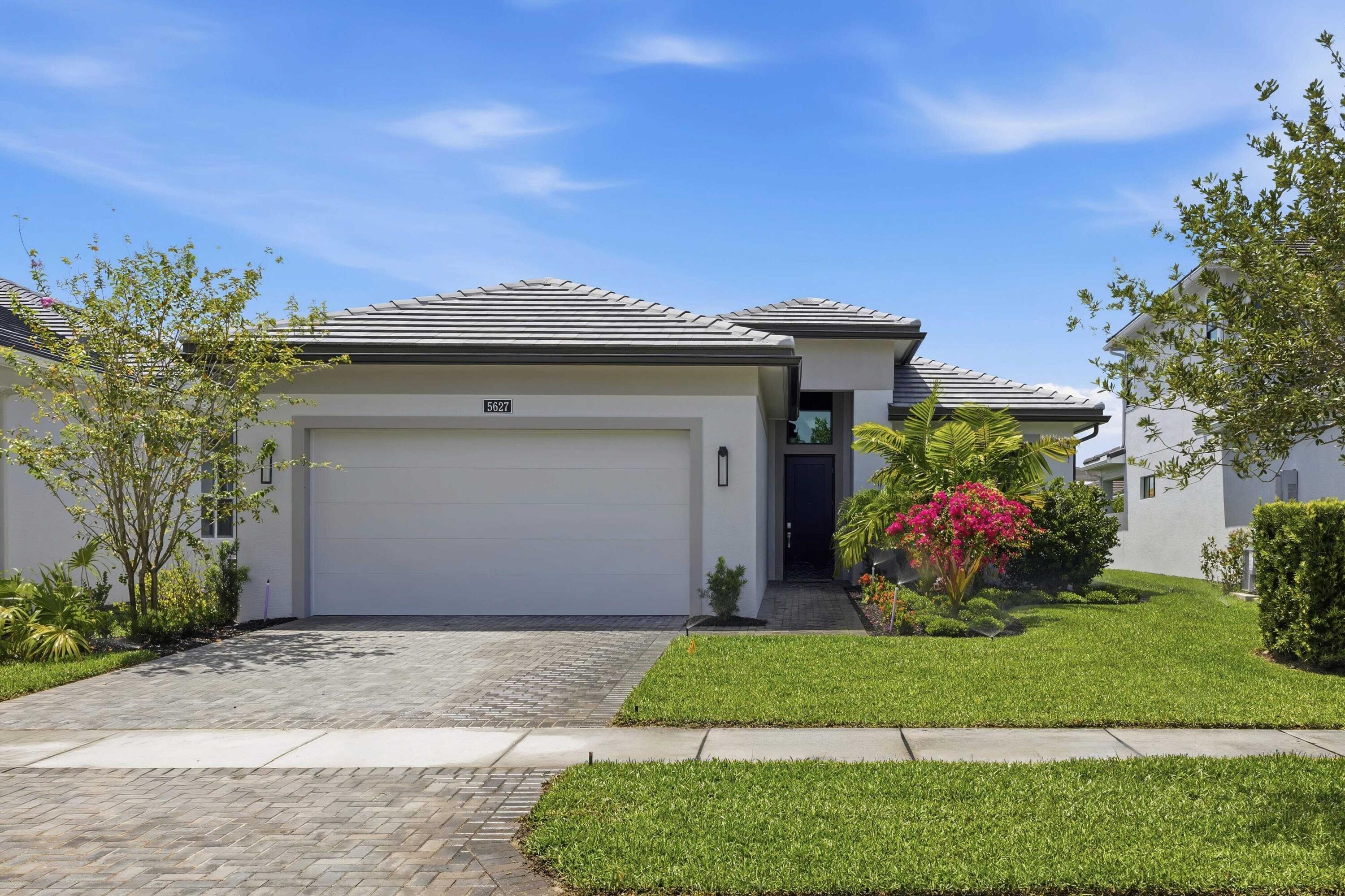 5627 Saint Armands Way Property Photo 1