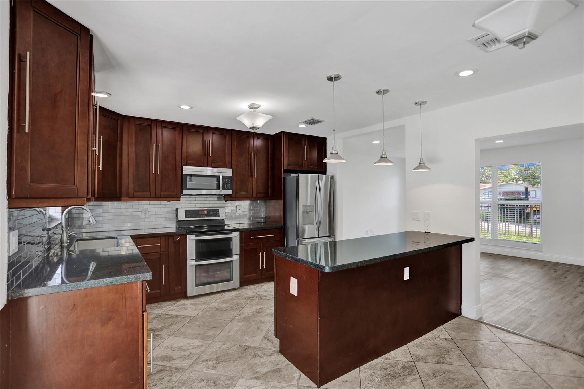 30 Ne 139th Street Property Photo 19