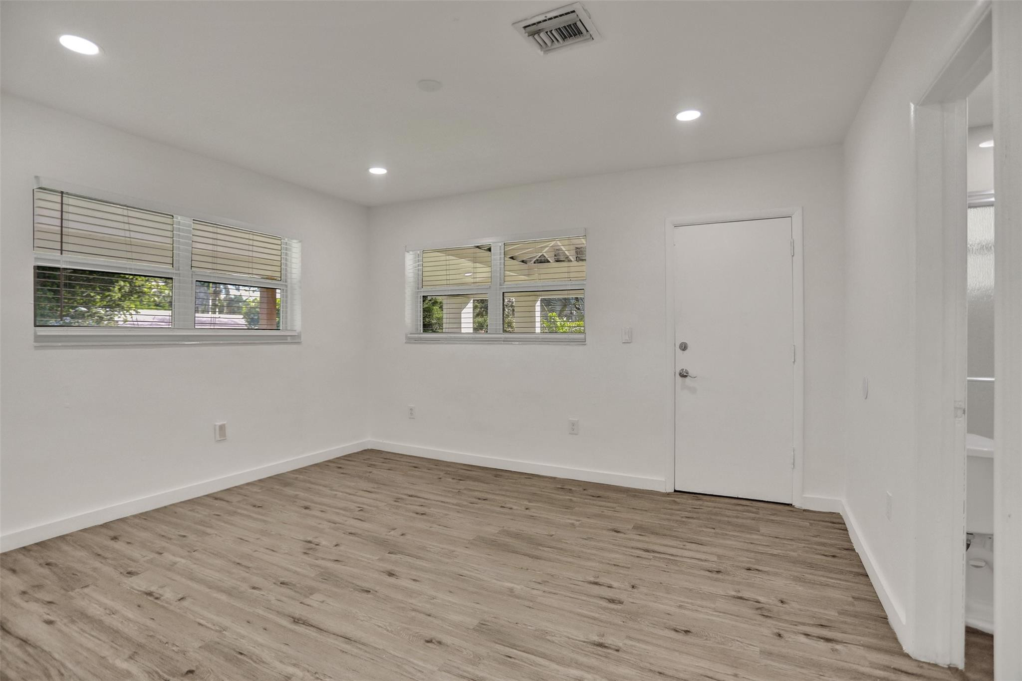 30 Ne 139th Street Property Photo 23
