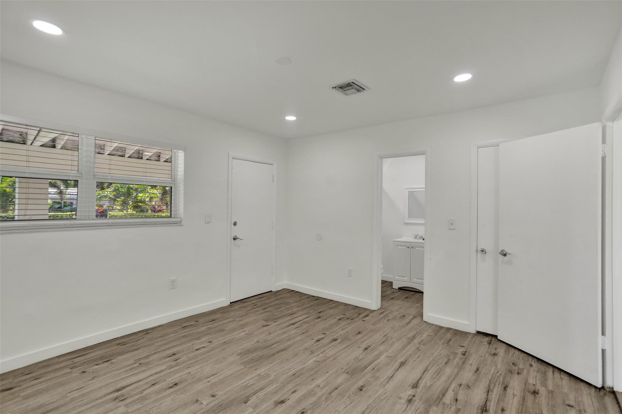 30 Ne 139th Street Property Photo 25