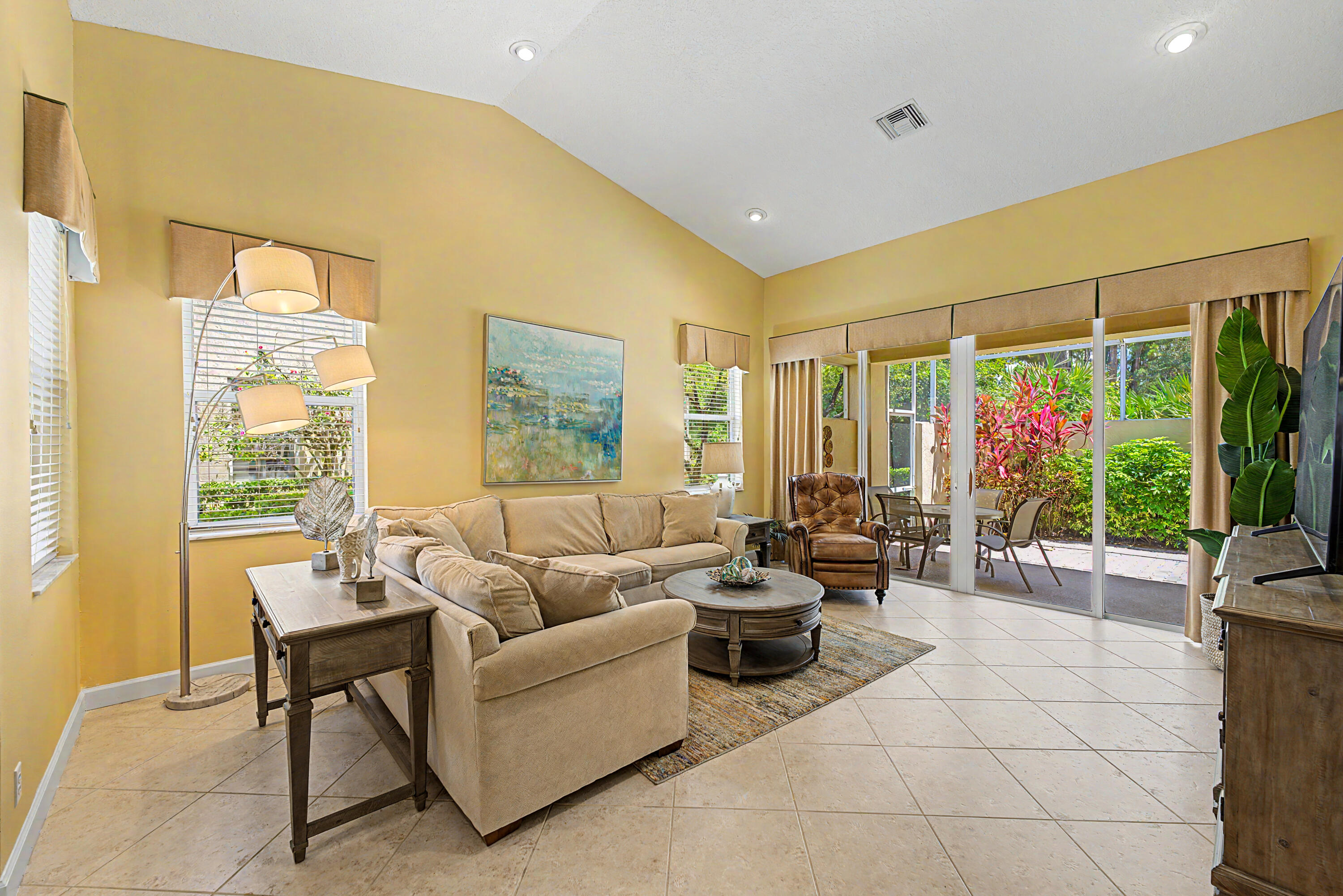 7078 Torrey Pines Circle Property Photo 5