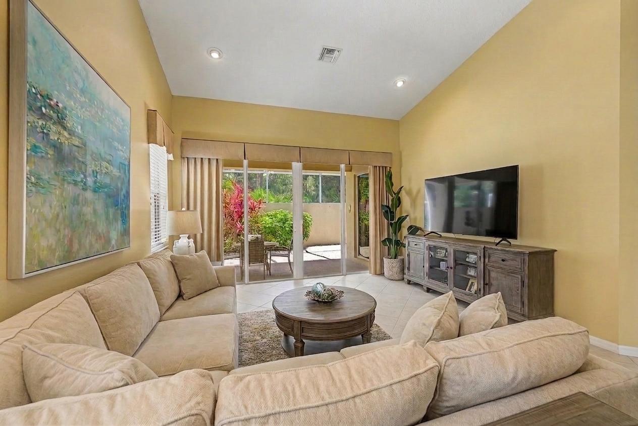 7078 Torrey Pines Circle Property Photo 6