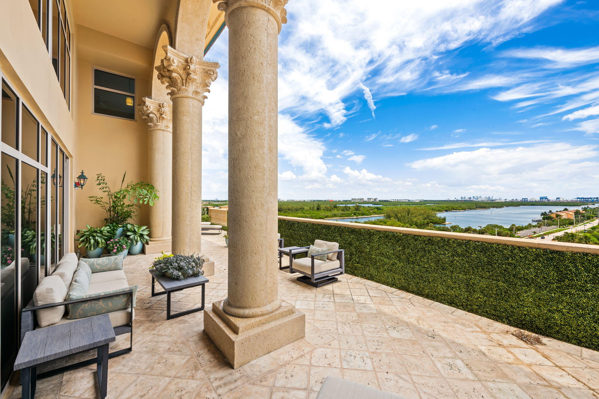 3501 N Ocean Drive Ph 7 Property Photo 21