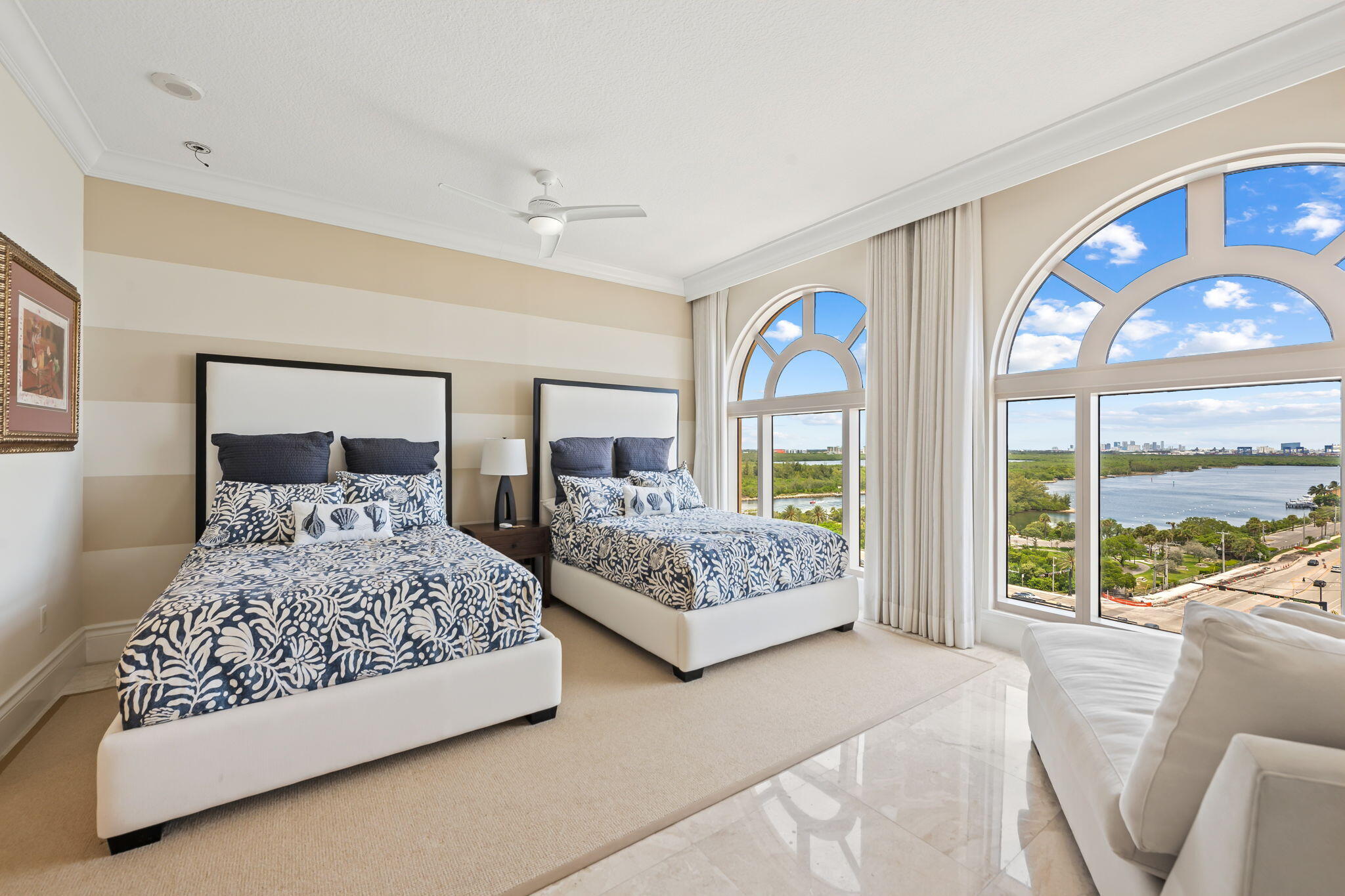 3501 N Ocean Drive Ph 7 Property Photo 36