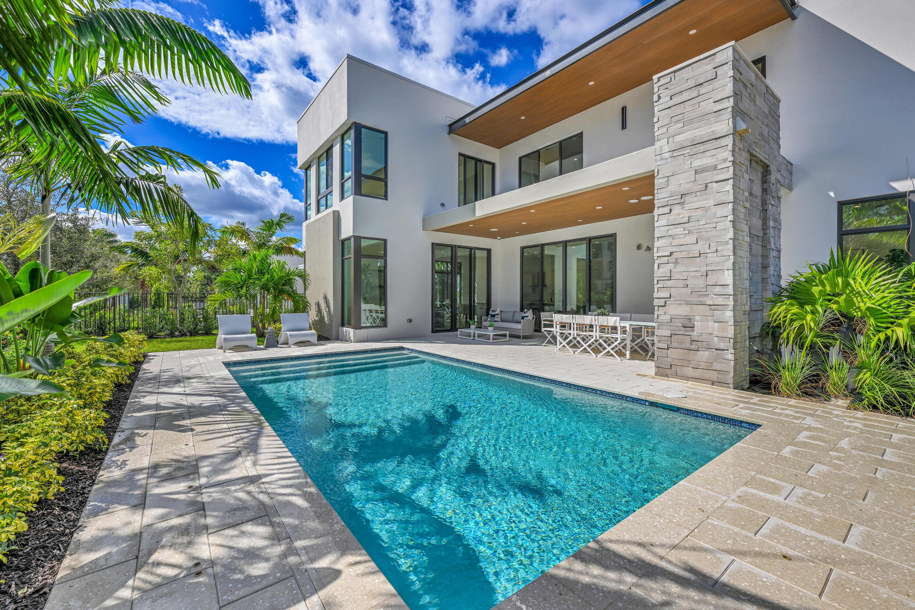 16709 Mosaic Place Property Photo 8