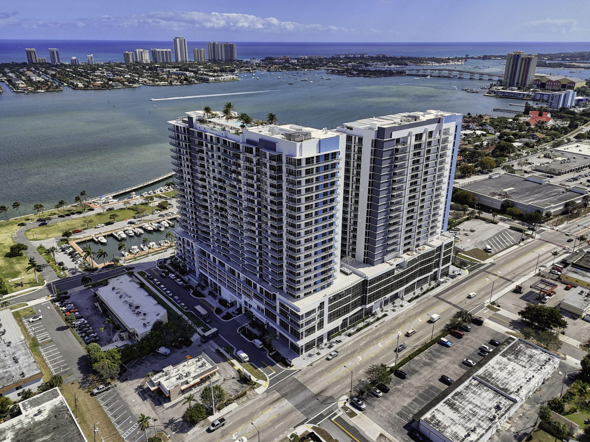 220 Lake Shore Drive 613 Property Photo 2