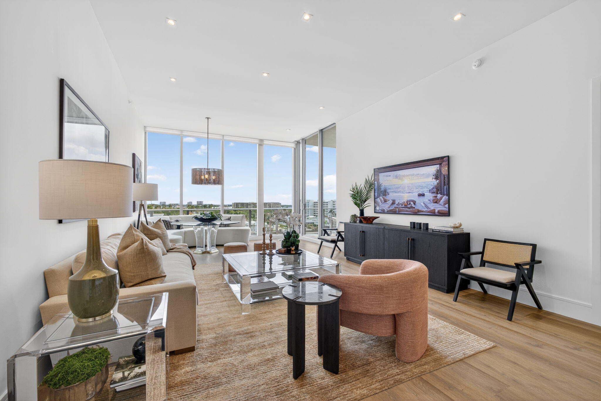 220 Lake Shore Drive 613 Property Photo 3