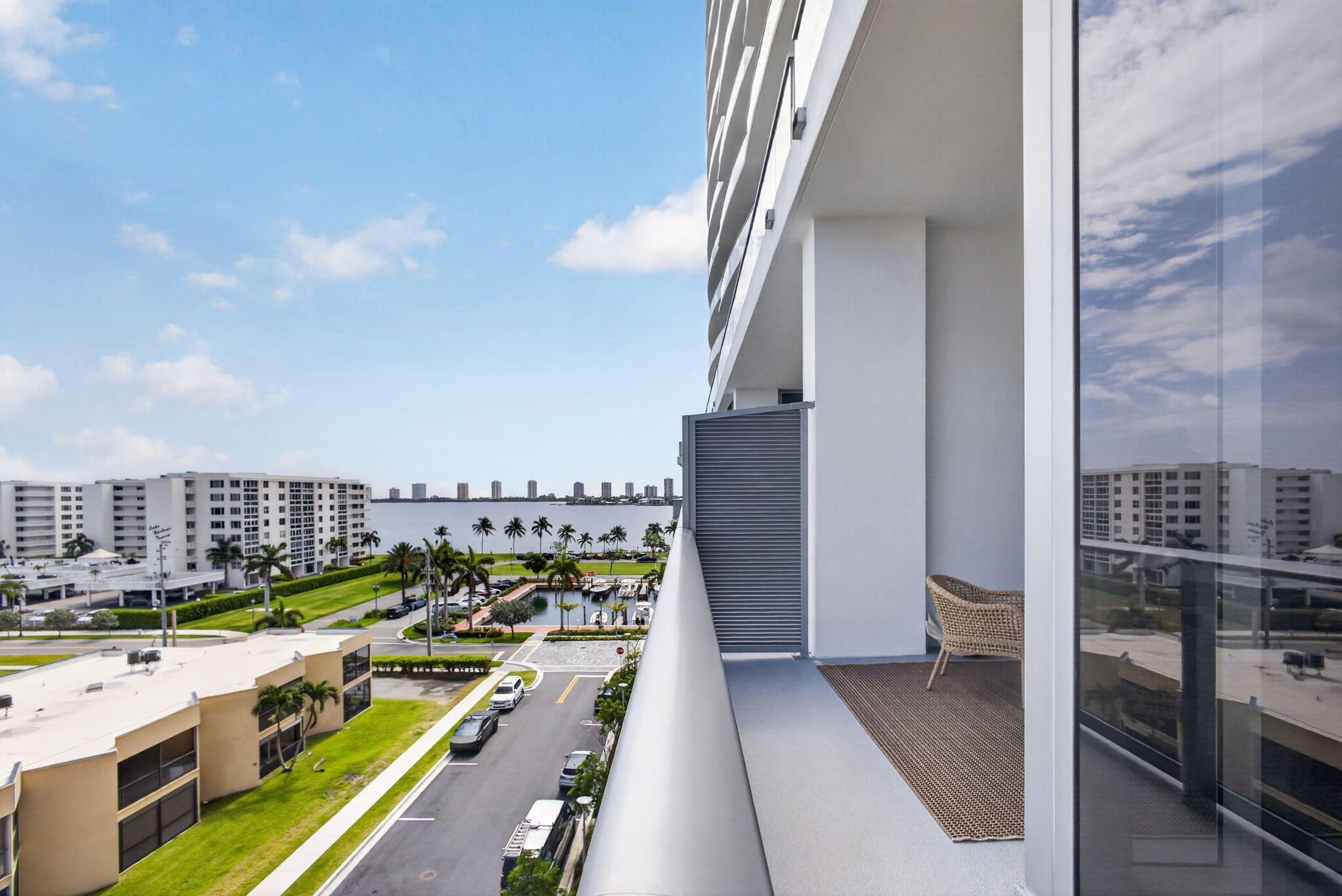 220 Lake Shore Drive 613 Property Photo 44