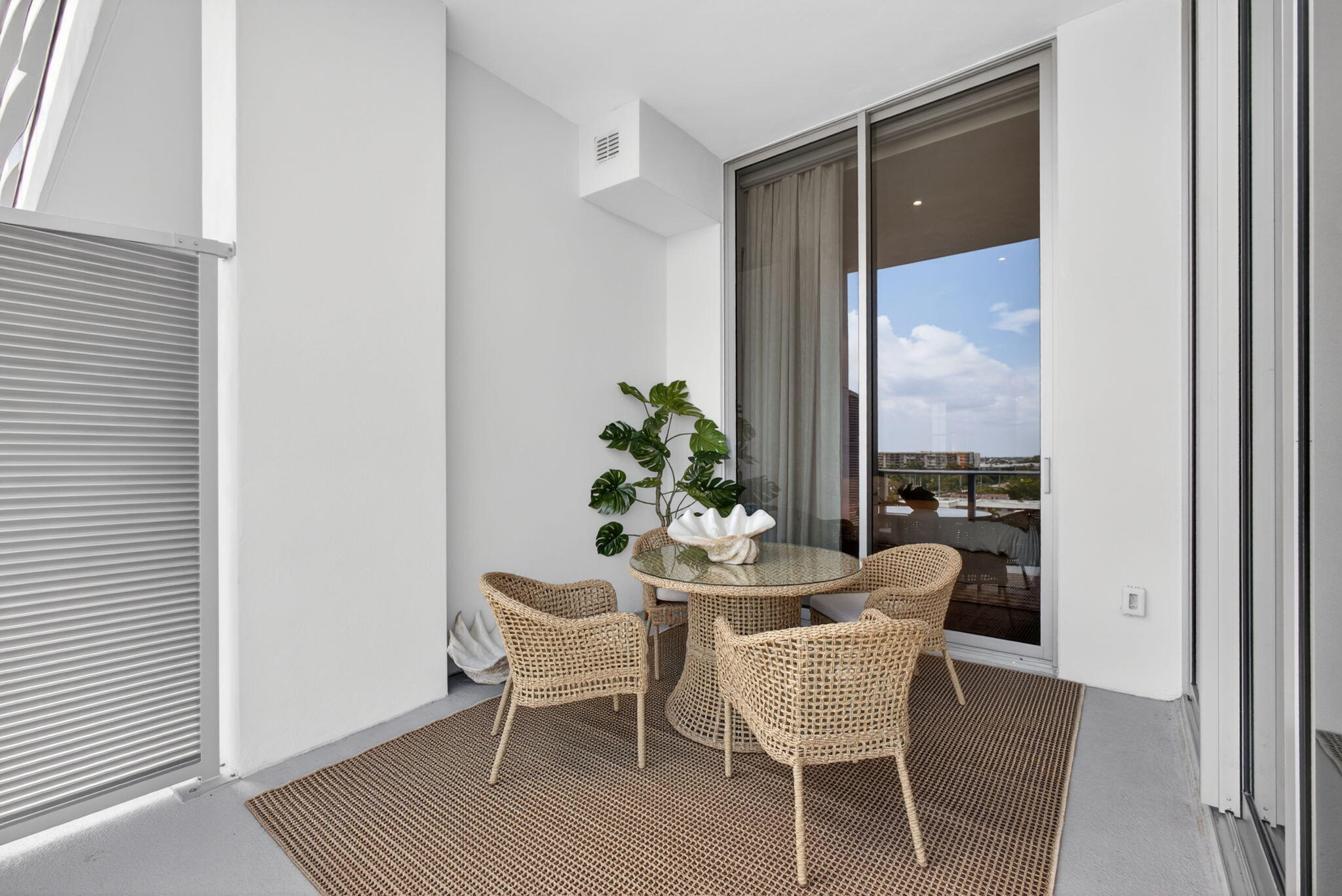 220 Lake Shore Drive 613 Property Photo 45