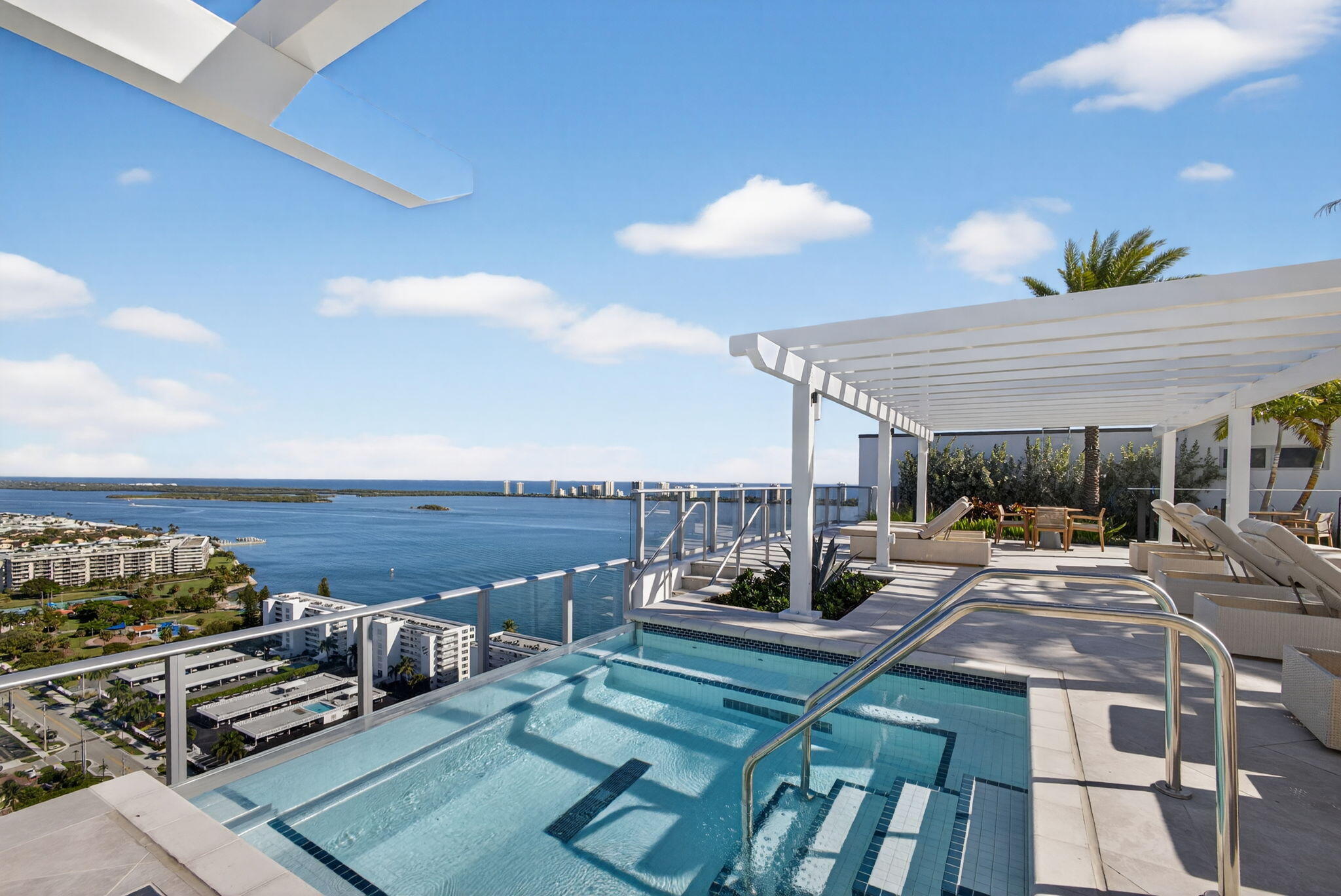 220 Lake Shore Drive 613 Property Photo 70