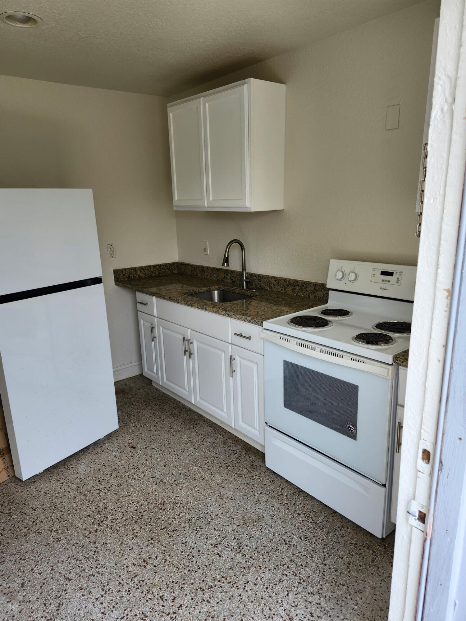 1401 G Terrace Property Photo 1