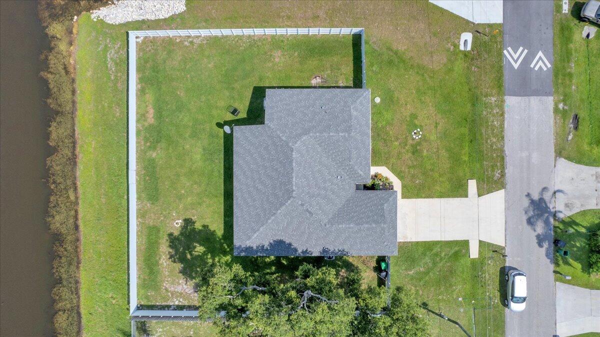 449 Se Whitmore Drive Property Photo 1