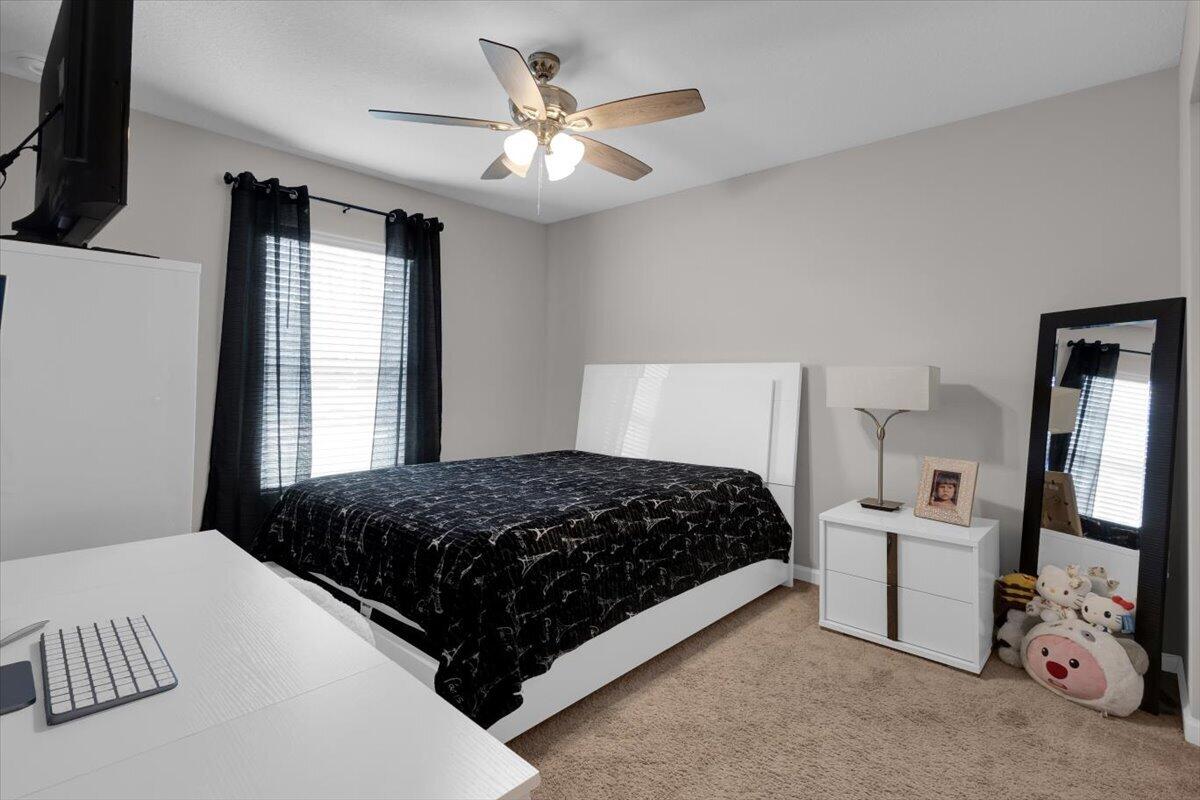 449 Se Whitmore Drive Property Photo 32